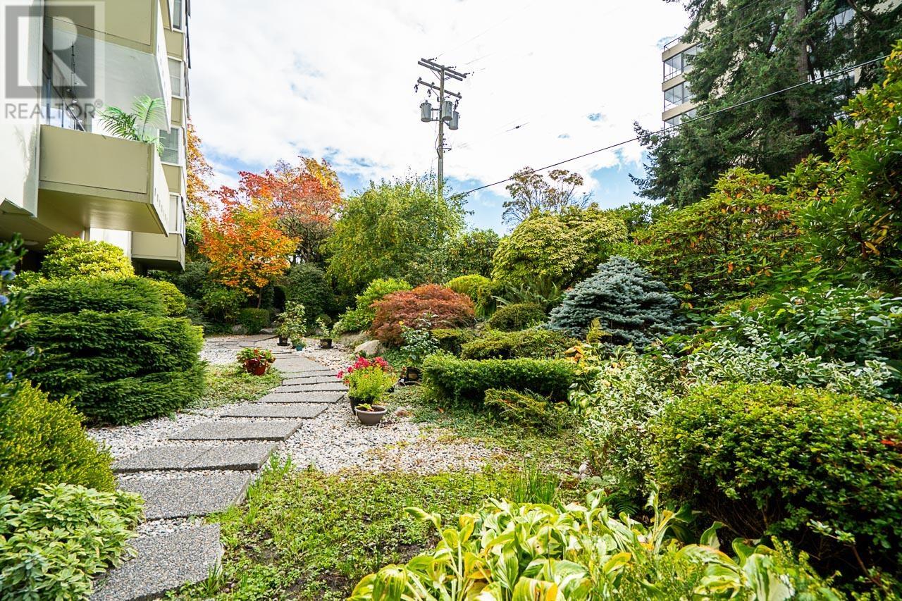 107 1425 Esquimalt Avenue, West Vancouver, British Columbia  V7T 1L1 - Photo 2 - R2823281