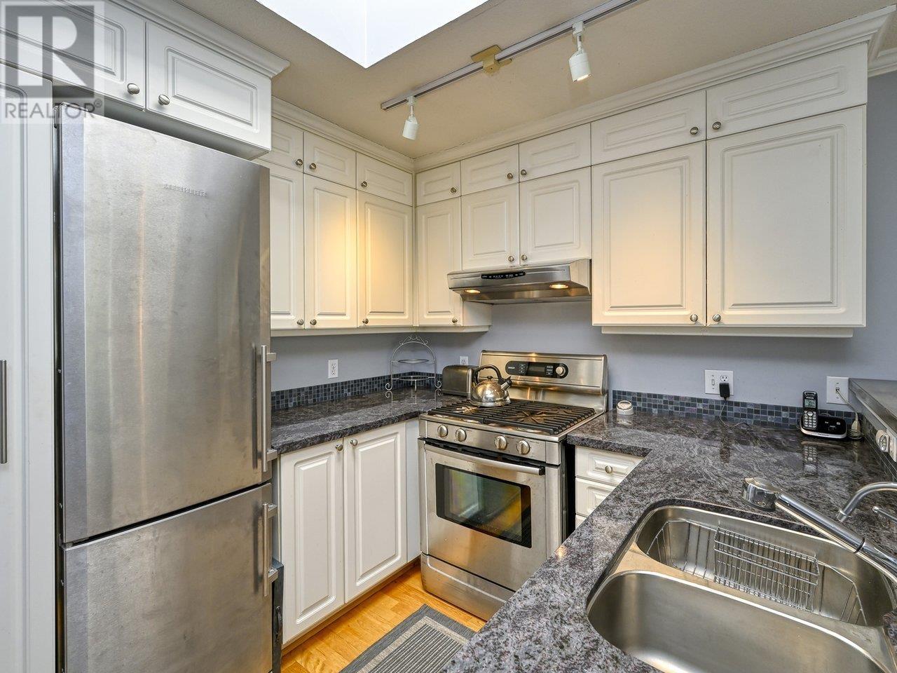 406 3440 W Broadway, Vancouver, British Columbia  V6R 4R2 - Photo 9 - R2823309