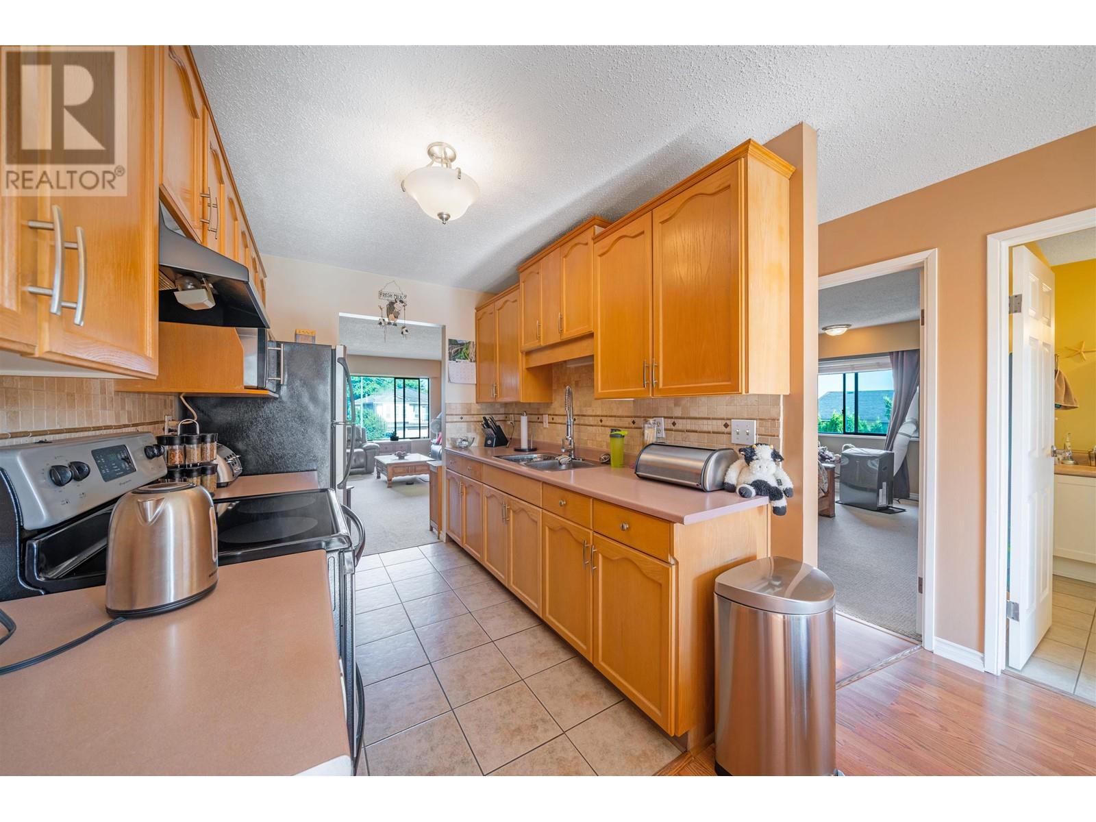 250-252 Lebleu Street, Coquitlam, British Columbia  V3K 5Z3 - Photo 25 - R2823371