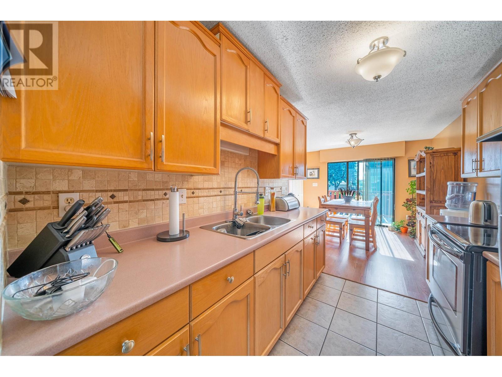 250-252 Lebleu Street, Coquitlam, British Columbia  V3K 5Z3 - Photo 26 - R2823371