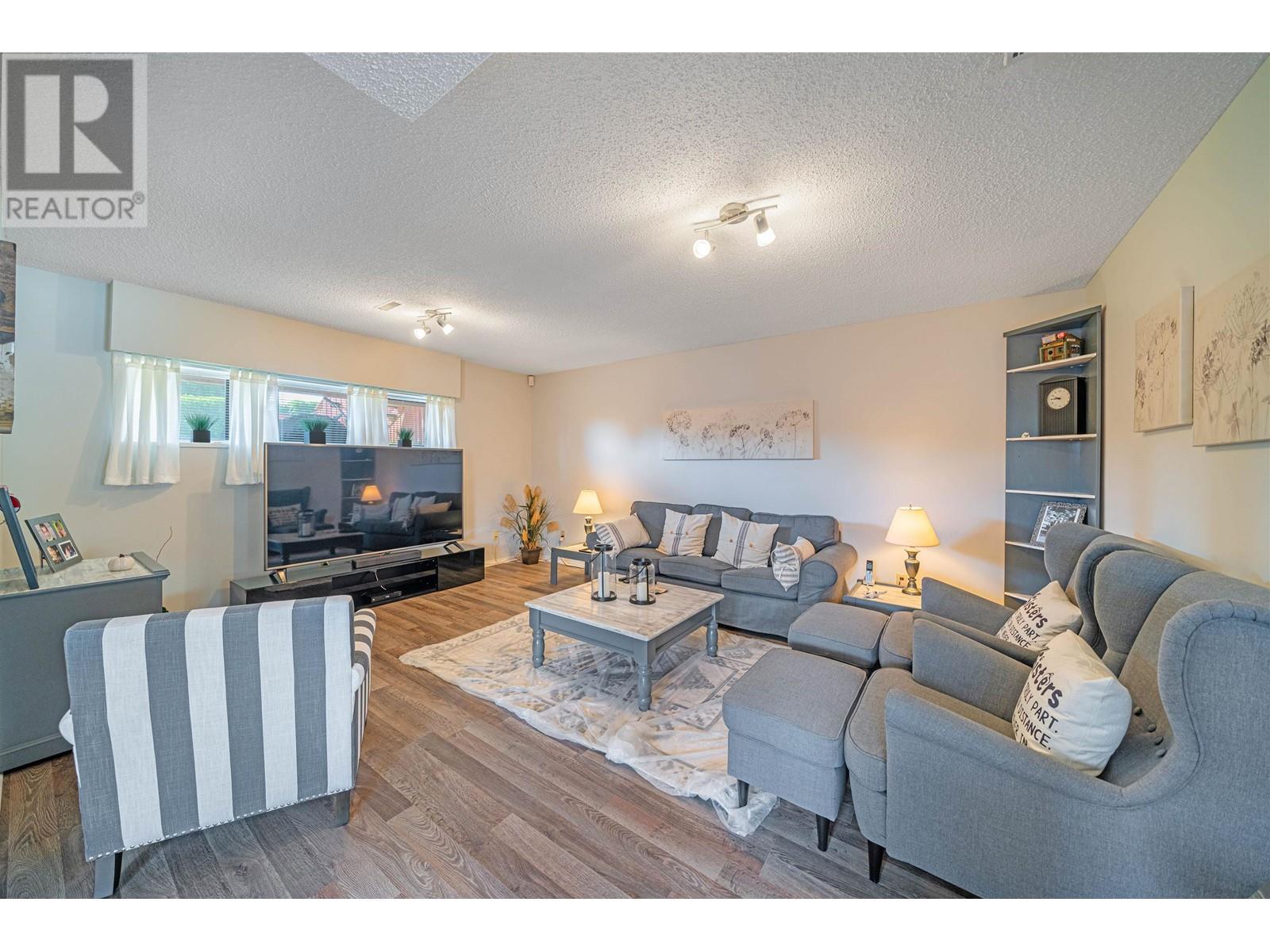 250-252 Lebleu Street, Coquitlam, British Columbia  V3K 5Z3 - Photo 5 - R2823371