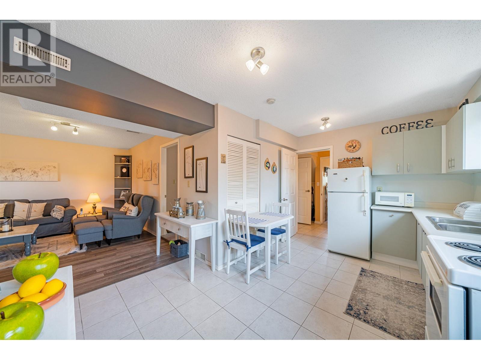 250-252 Lebleu Street, Coquitlam, British Columbia  V3K 5Z3 - Photo 6 - R2823371