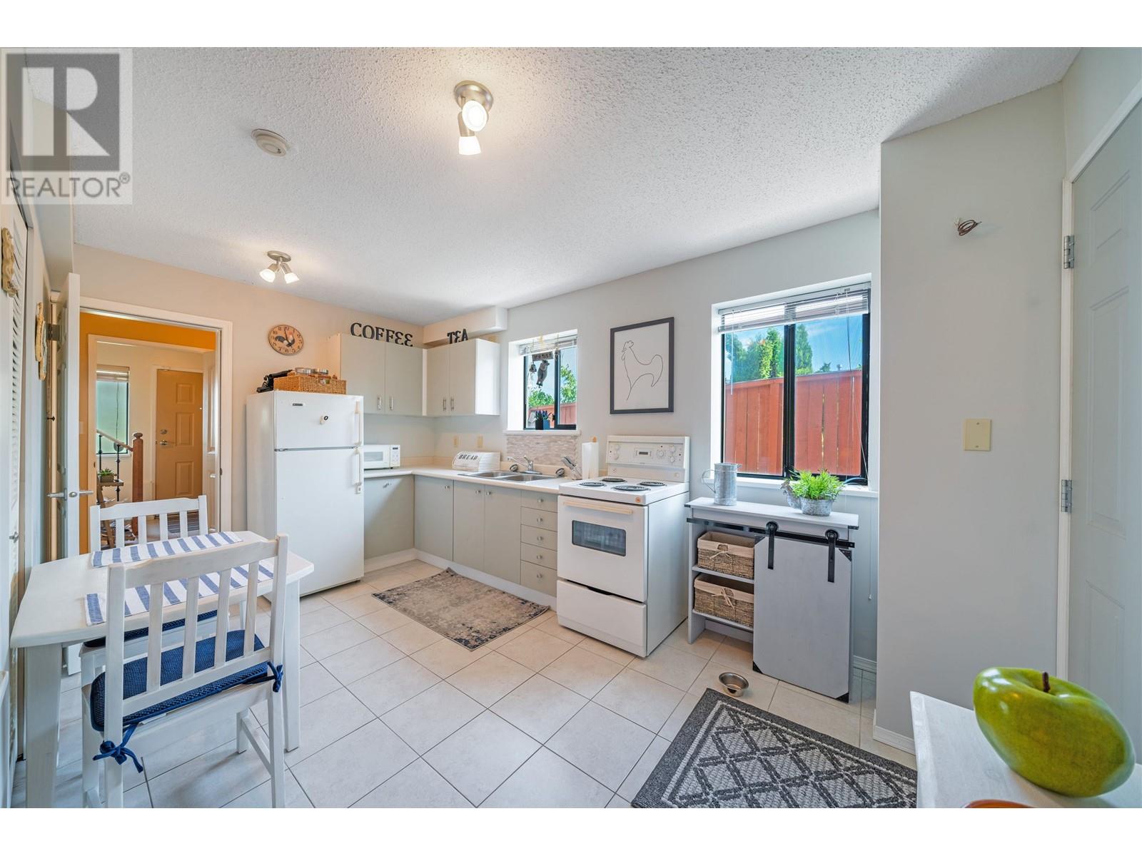 250-252 Lebleu Street, Coquitlam, British Columbia  V3K 5Z3 - Photo 8 - R2823371