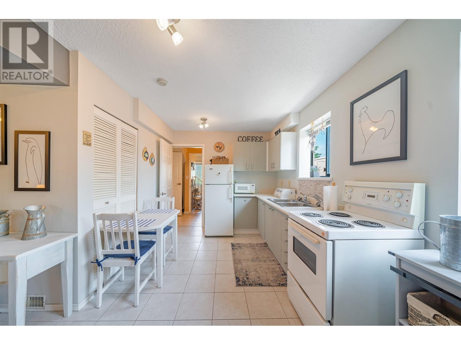 250-252 Lebleu Street, Coquitlam, British Columbia  V3K 5Z3 - Photo 9 - R2823371