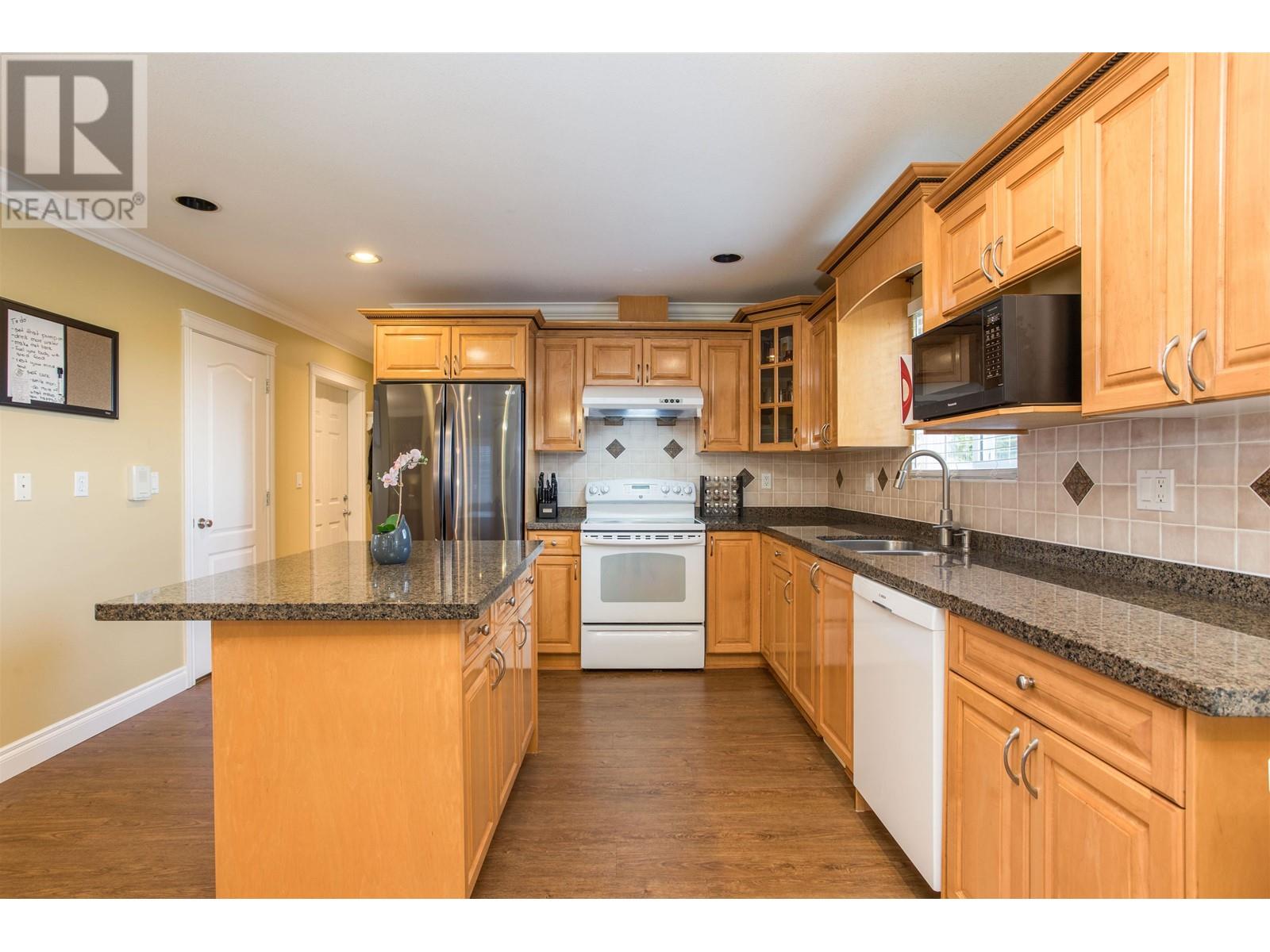 23572 112b Avenue, Maple Ridge, British Columbia  V2W 1W7 - Photo 2 - R2823291
