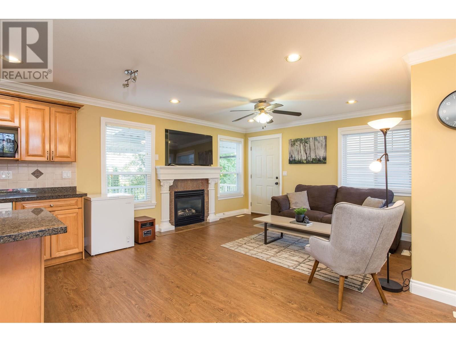 23572 112b Avenue, Maple Ridge, British Columbia  V2W 1W7 - Photo 3 - R2823291