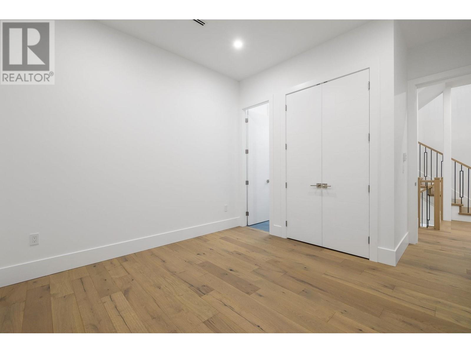 842 Runnymede Avenue, Coquitlam, British Columbia  V3J 2V2 - Photo 13 - R2823299