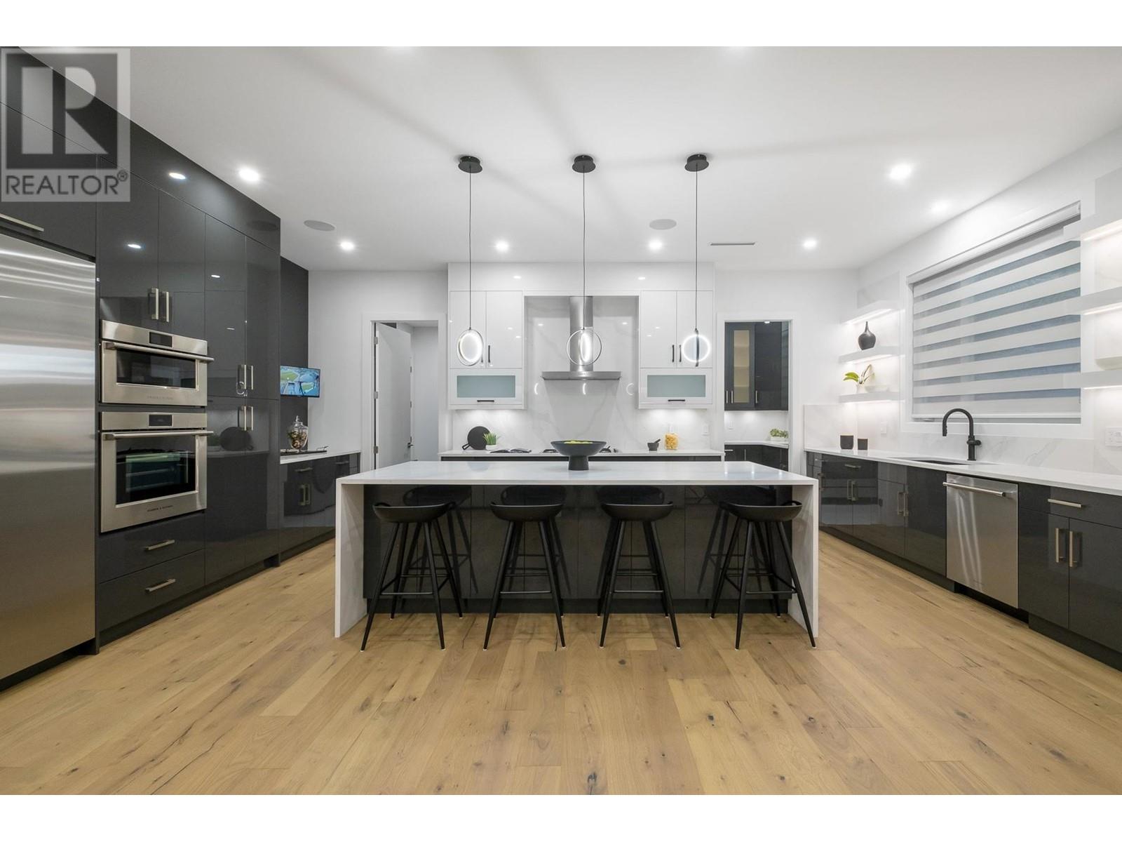 842 Runnymede Avenue, Coquitlam, British Columbia  V3J 2V2 - Photo 5 - R2823299