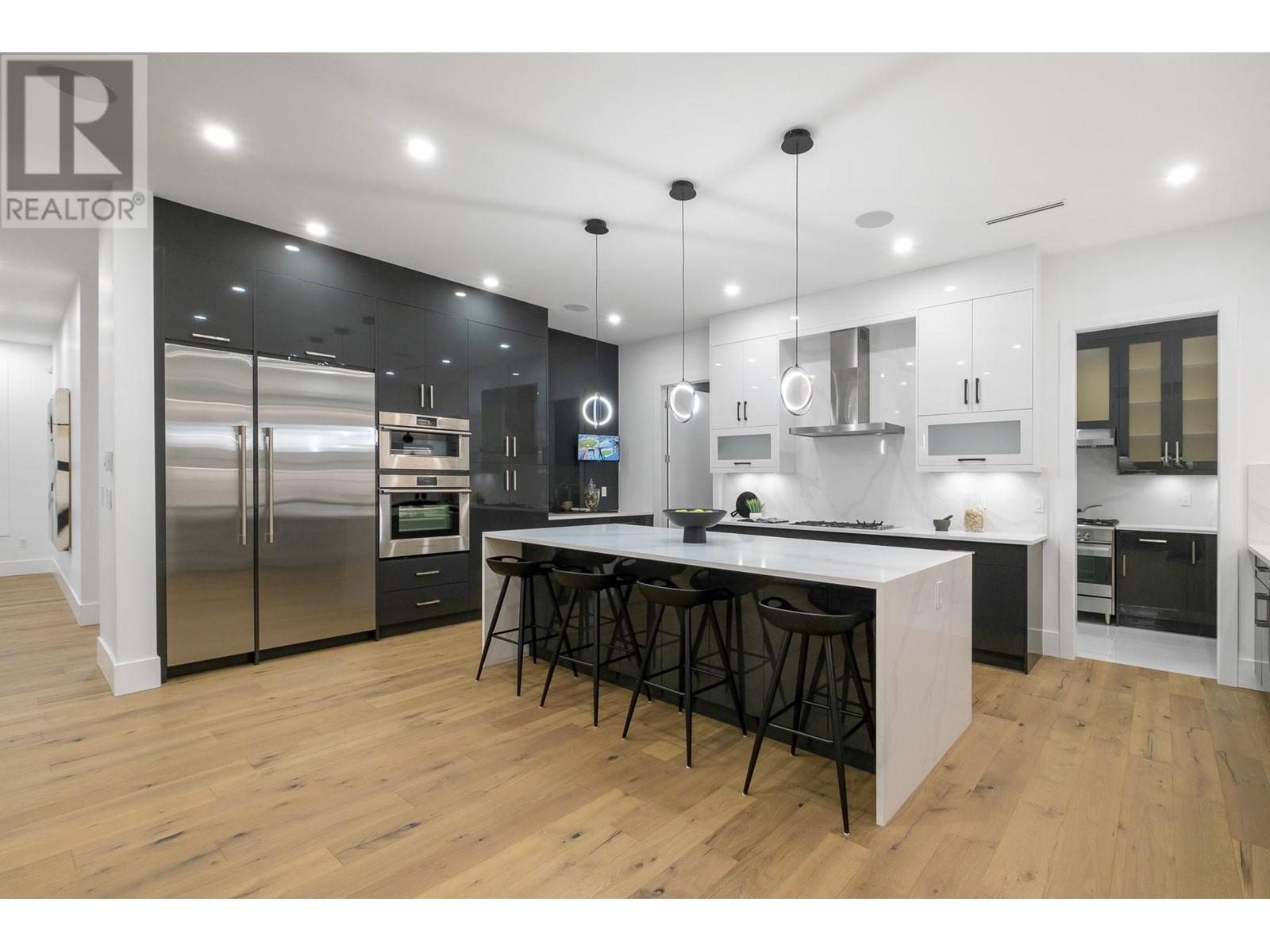 842 Runnymede Avenue, Coquitlam, British Columbia  V3J 2V2 - Photo 6 - R2823299