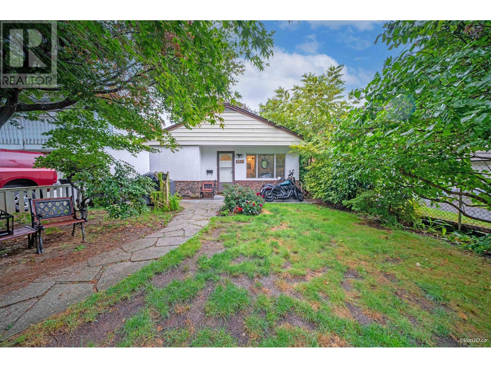 2357 Hawthorne Avenue, Port Coquitlam, British Columbia  V3C 1X1 - Photo 1 - R2823318