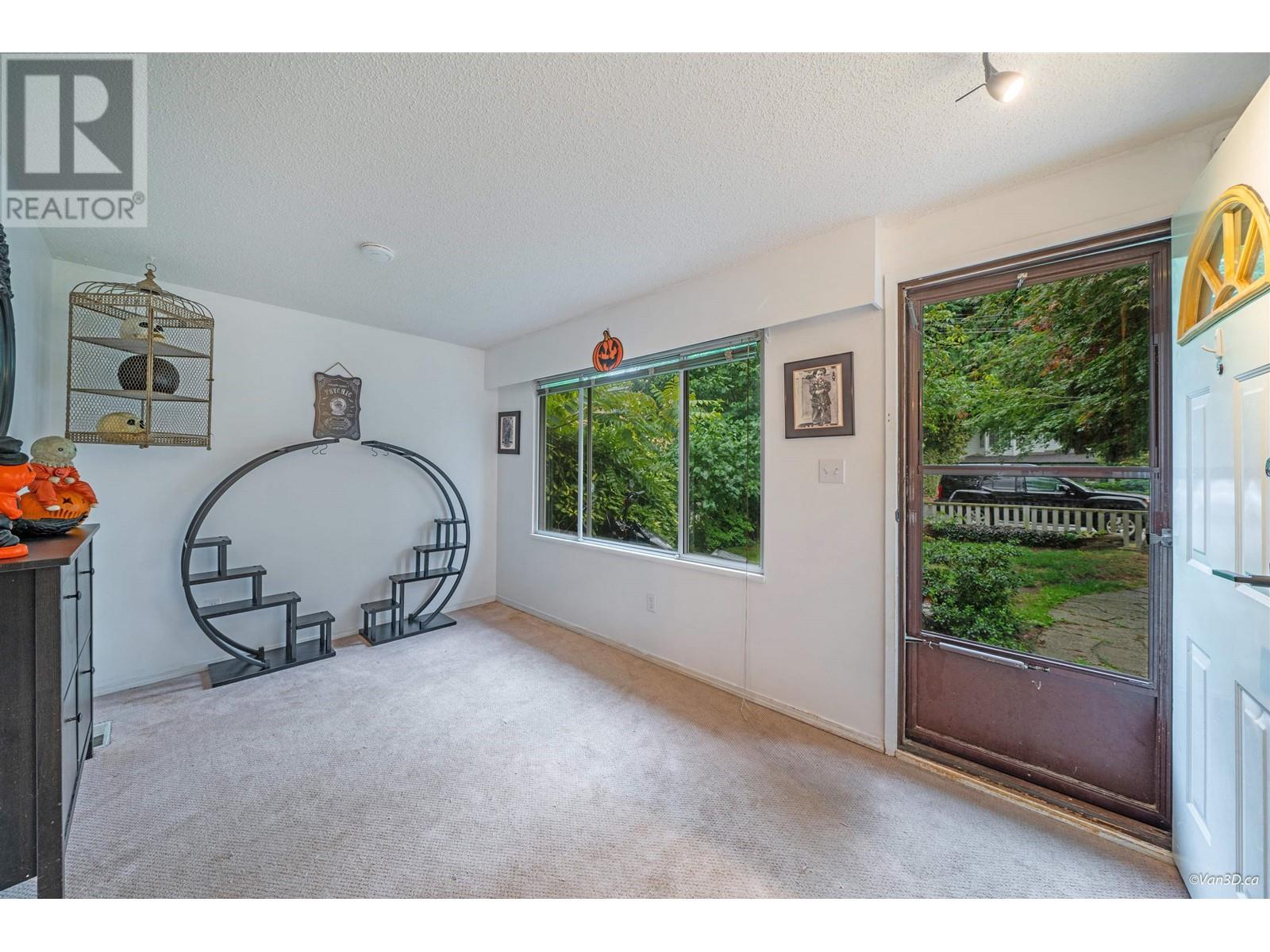 2357 Hawthorne Avenue, Port Coquitlam, British Columbia  V3C 1X1 - Photo 10 - R2823318