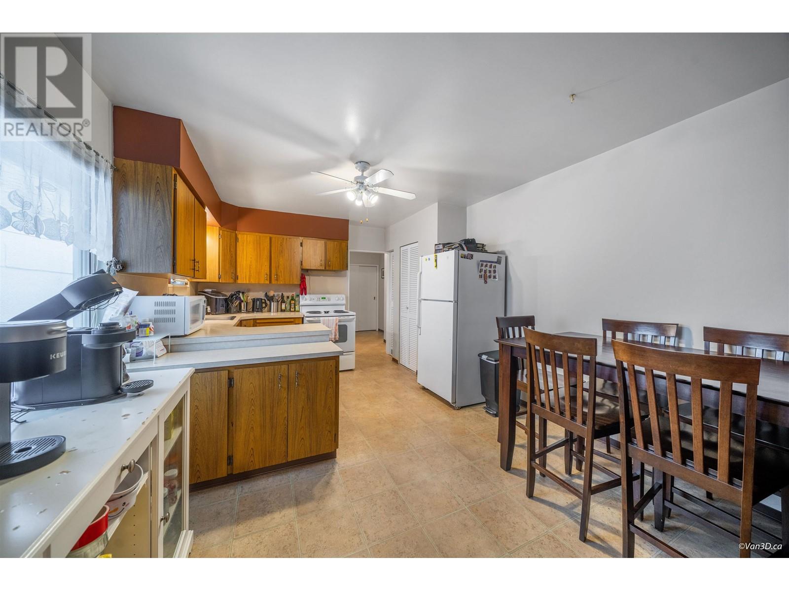 2357 Hawthorne Avenue, Port Coquitlam, British Columbia  V3C 1X1 - Photo 11 - R2823318