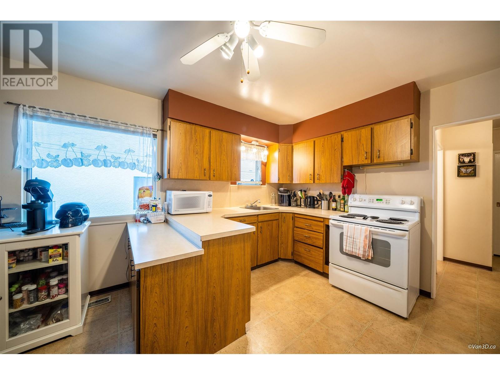 2357 Hawthorne Avenue, Port Coquitlam, British Columbia  V3C 1X1 - Photo 12 - R2823318