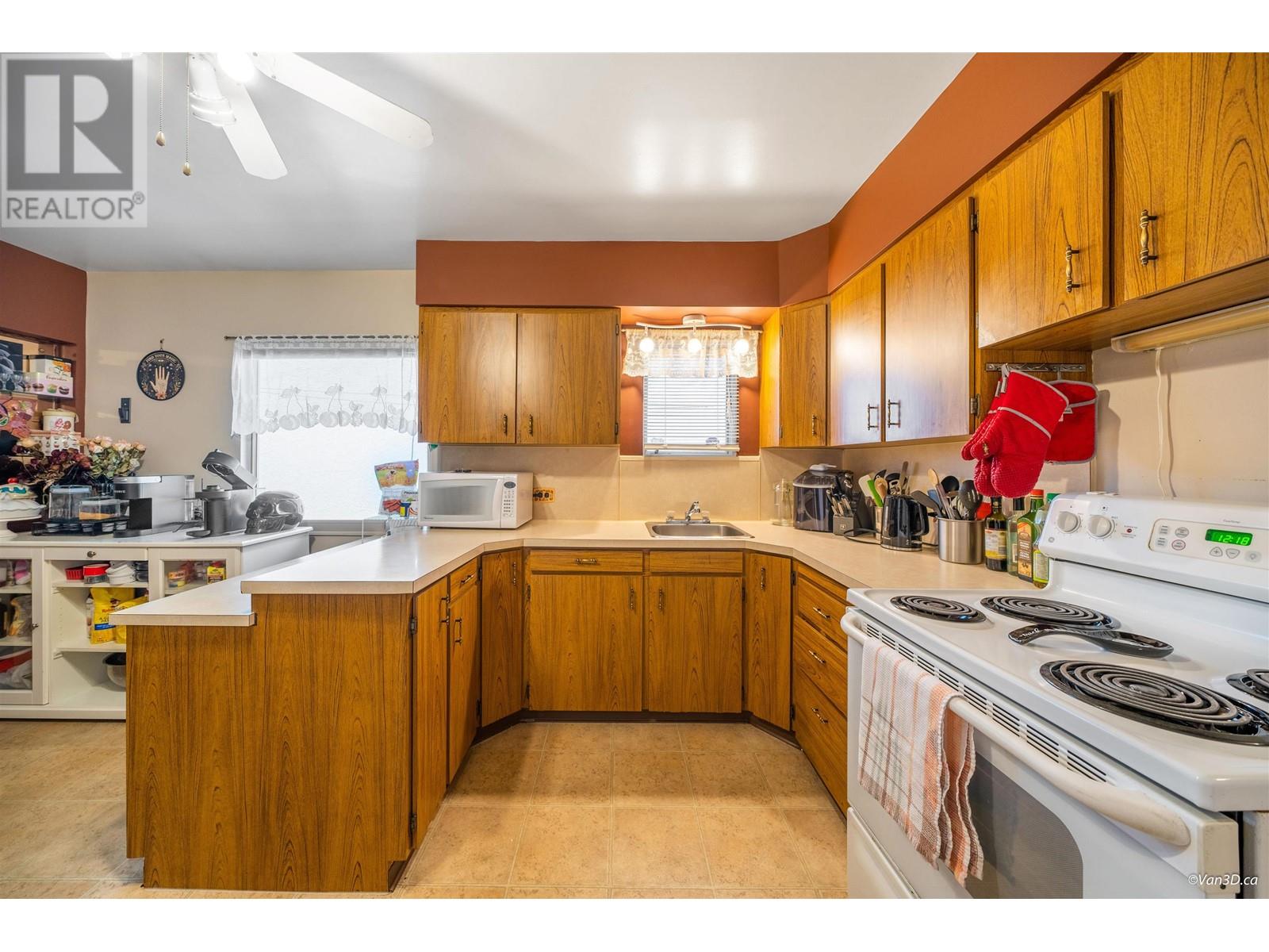 2357 Hawthorne Avenue, Port Coquitlam, British Columbia  V3C 1X1 - Photo 14 - R2823318