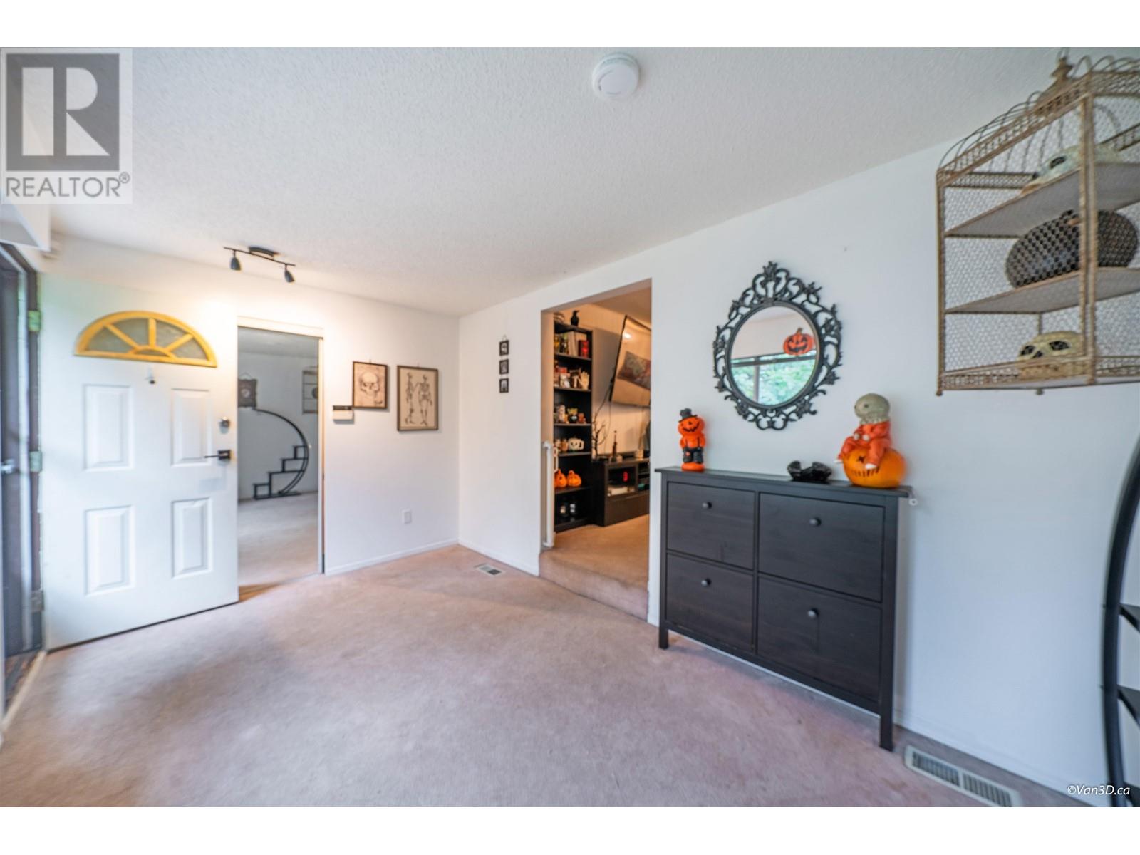 2357 Hawthorne Avenue, Port Coquitlam, British Columbia  V3C 1X1 - Photo 6 - R2823318