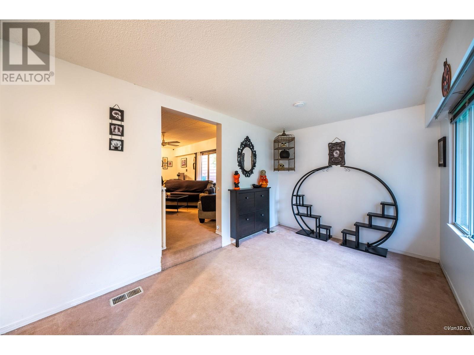 2357 Hawthorne Avenue, Port Coquitlam, British Columbia  V3C 1X1 - Photo 9 - R2823318