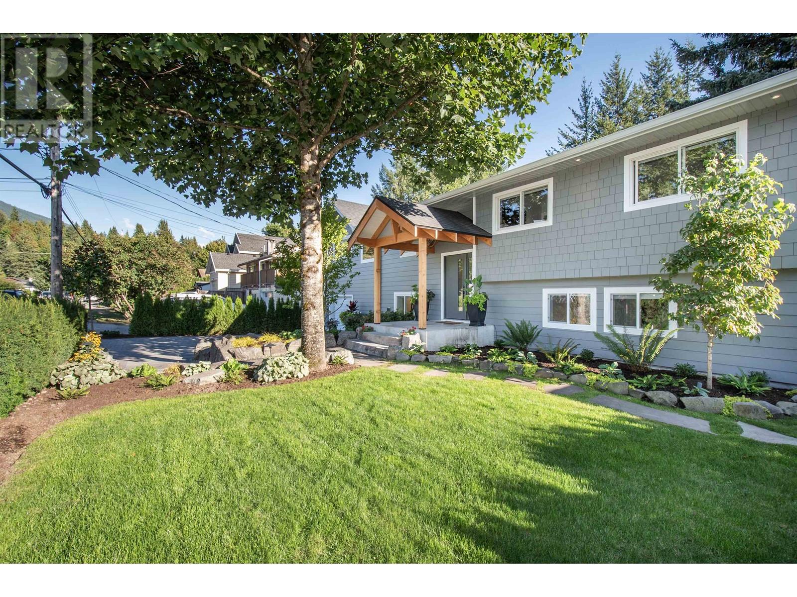 2070 Diamond Road, Squamish, British Columbia  V0N 1T0 - Photo 2 - R2823342