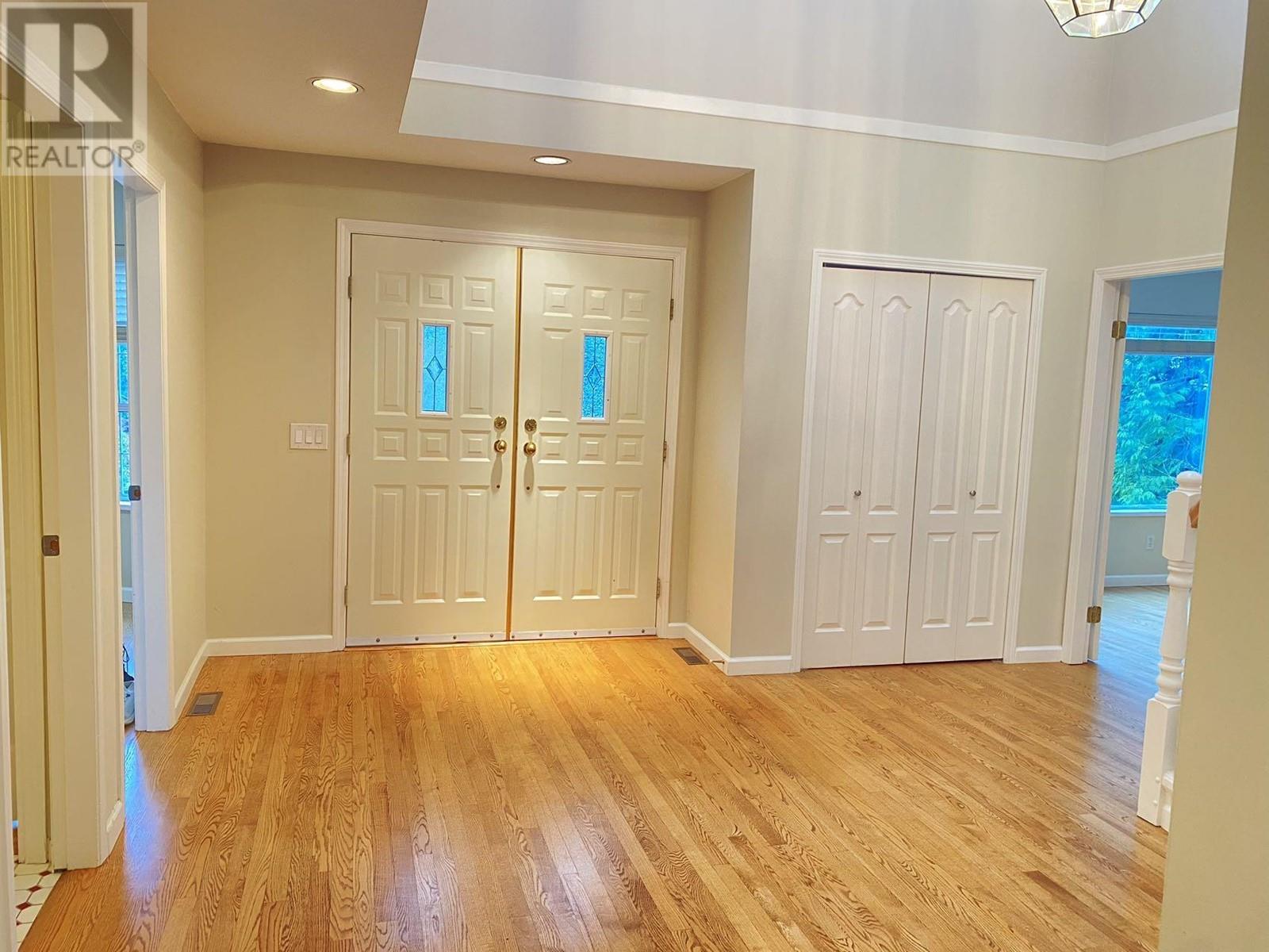 4879 Northwood Drive, West Vancouver, British Columbia  V7S 3C6 - Photo 3 - R2823265