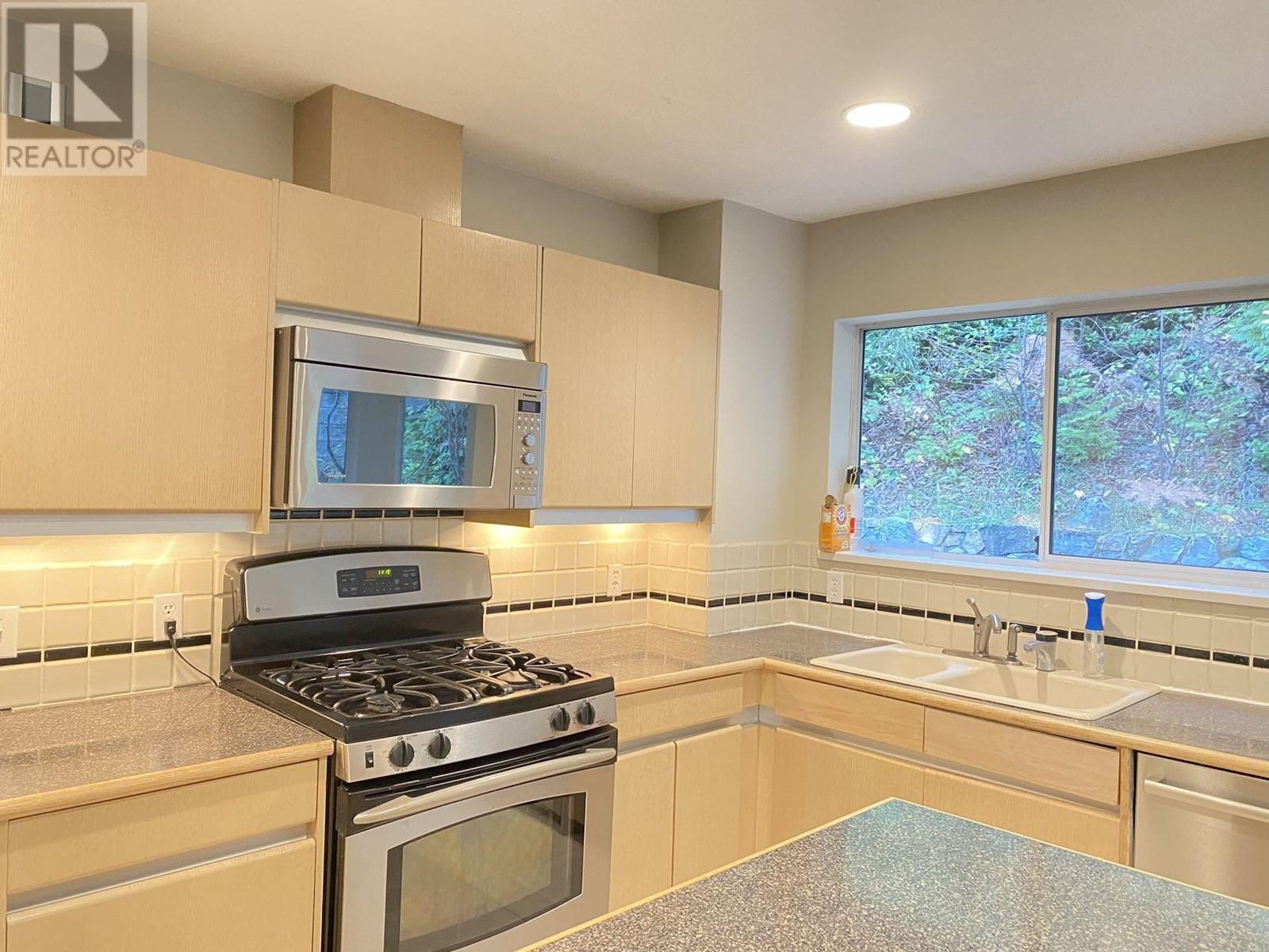 4879 Northwood Drive, West Vancouver, British Columbia  V7S 3C6 - Photo 7 - R2823265
