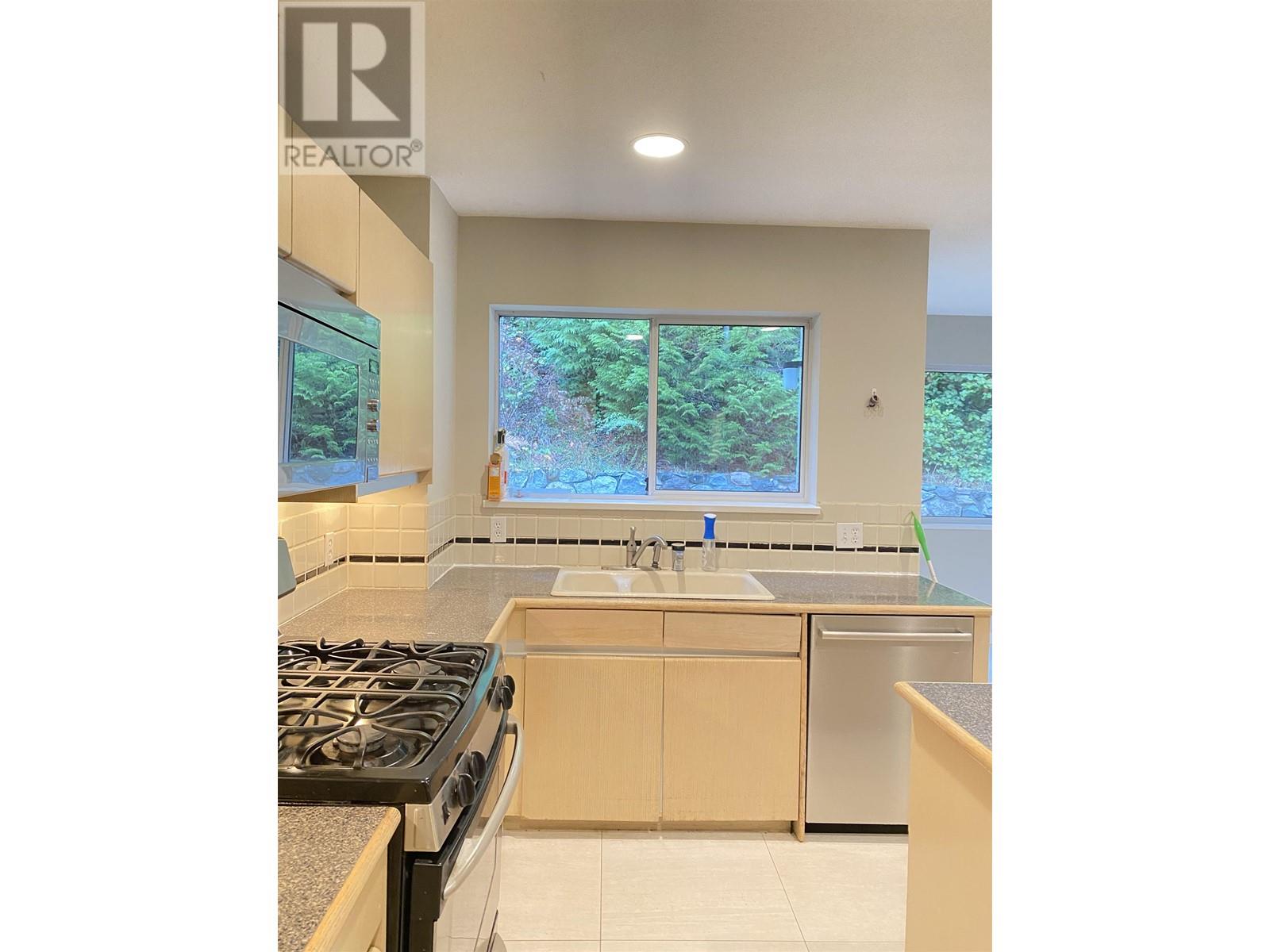 4879 Northwood Drive, West Vancouver, British Columbia  V7S 3C6 - Photo 8 - R2823265