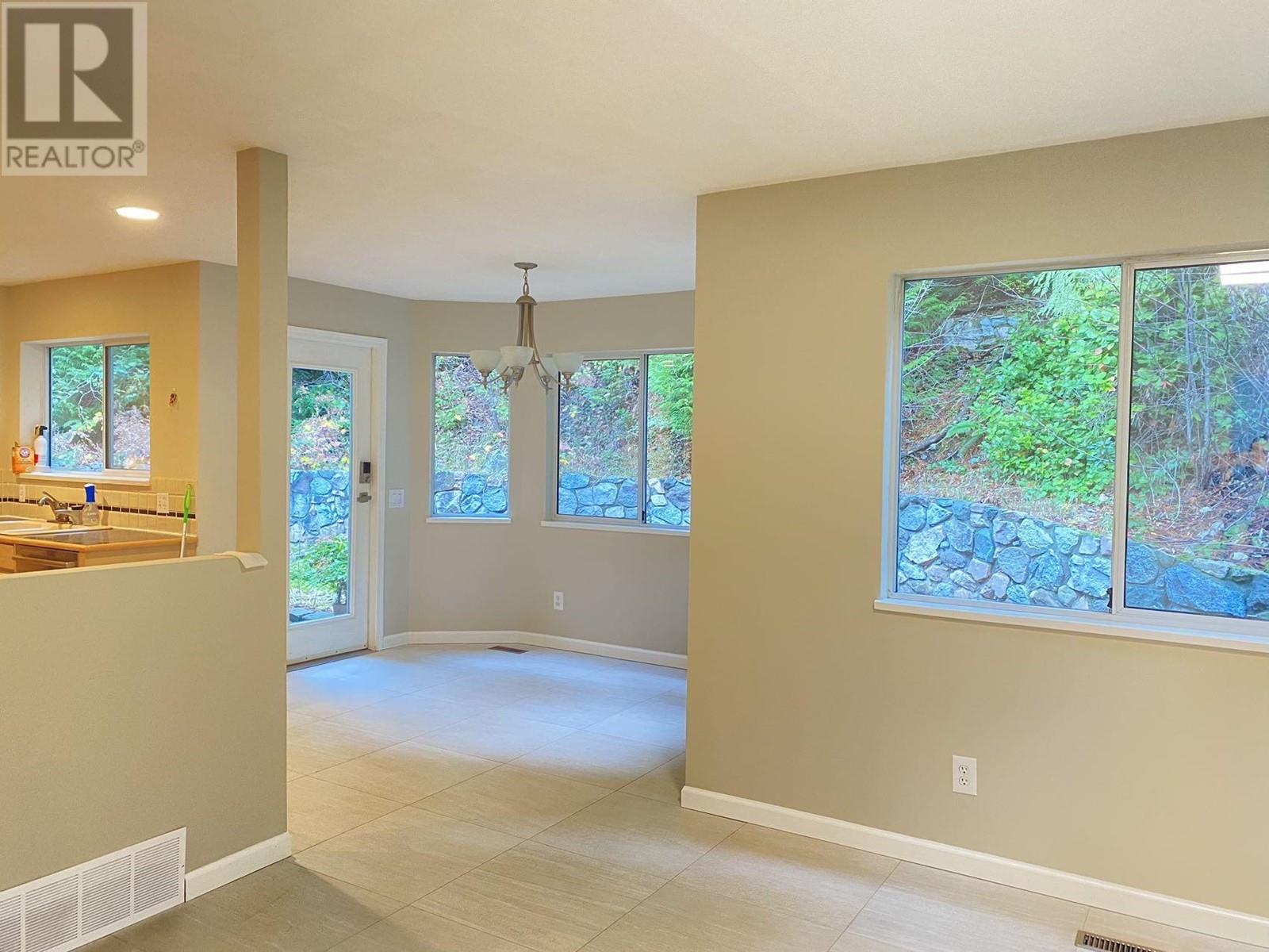 4879 Northwood Drive, West Vancouver, British Columbia  V7S 3C6 - Photo 9 - R2823265