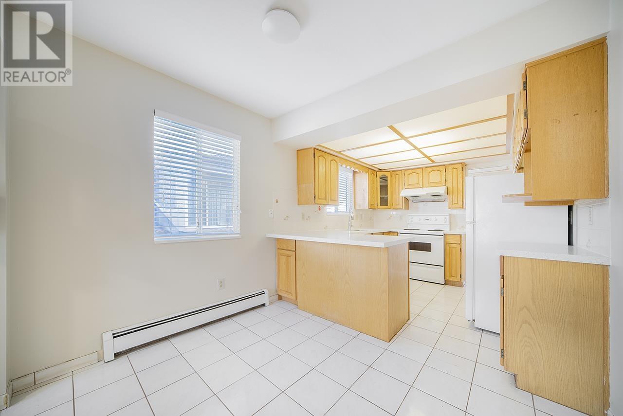 5567 Clinton Street, Burnaby, British Columbia  V5J 2L9 - Photo 10 - R2823224