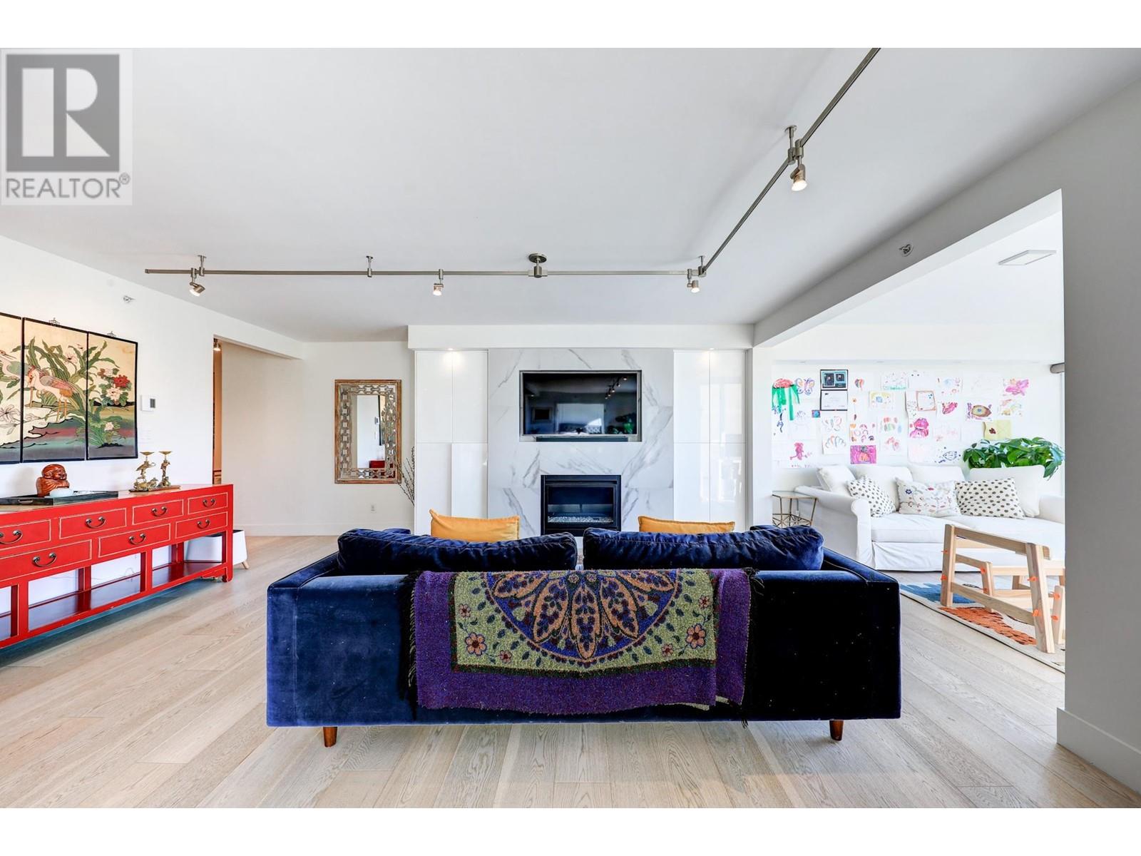 303 1188 Quebec Street, Vancouver, British Columbia  V6A 4B3 - Photo 3 - R2823081