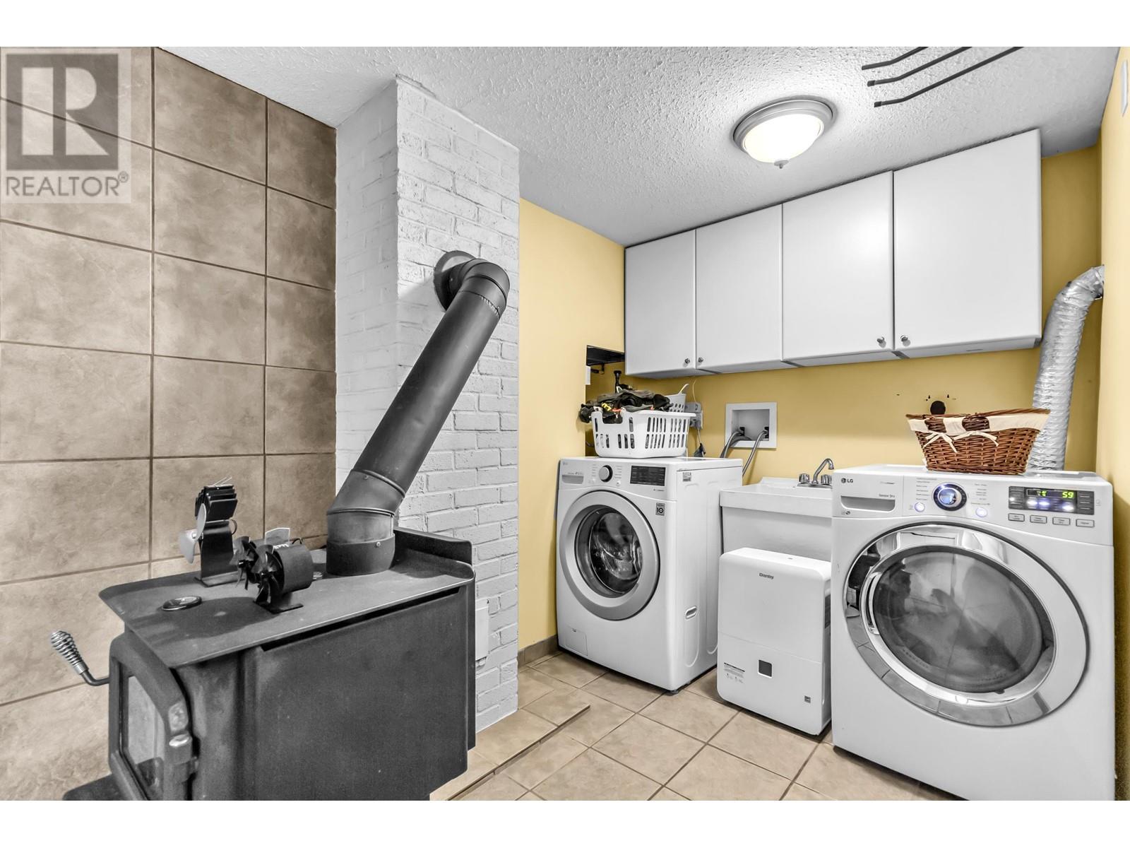 22001 Cliff Avenue, Maple Ridge, British Columbia  V2X 2L3 - Photo 21 - R2823148