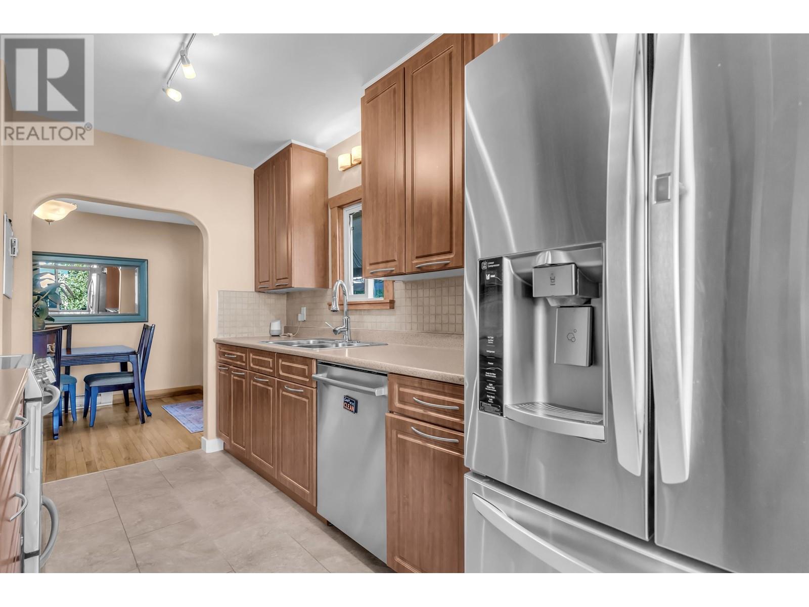 22001 Cliff Avenue, Maple Ridge, British Columbia  V2X 2L3 - Photo 12 - R2823148