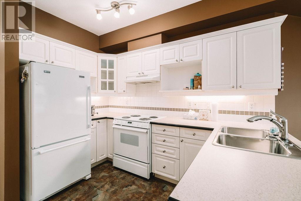 316 3098 Guildford Way, Coquitlam, British Columbia  V3B 7W8 - Photo 2 - R2823249