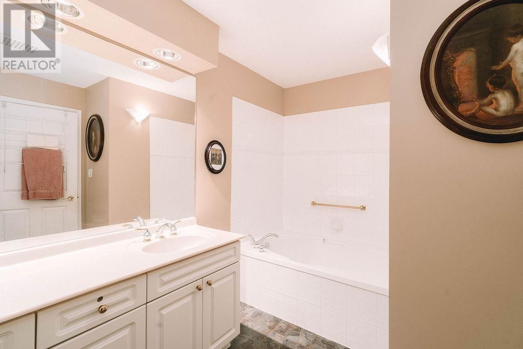 316 3098 Guildford Way, Coquitlam, British Columbia  V3B 7W8 - Photo 22 - R2823249