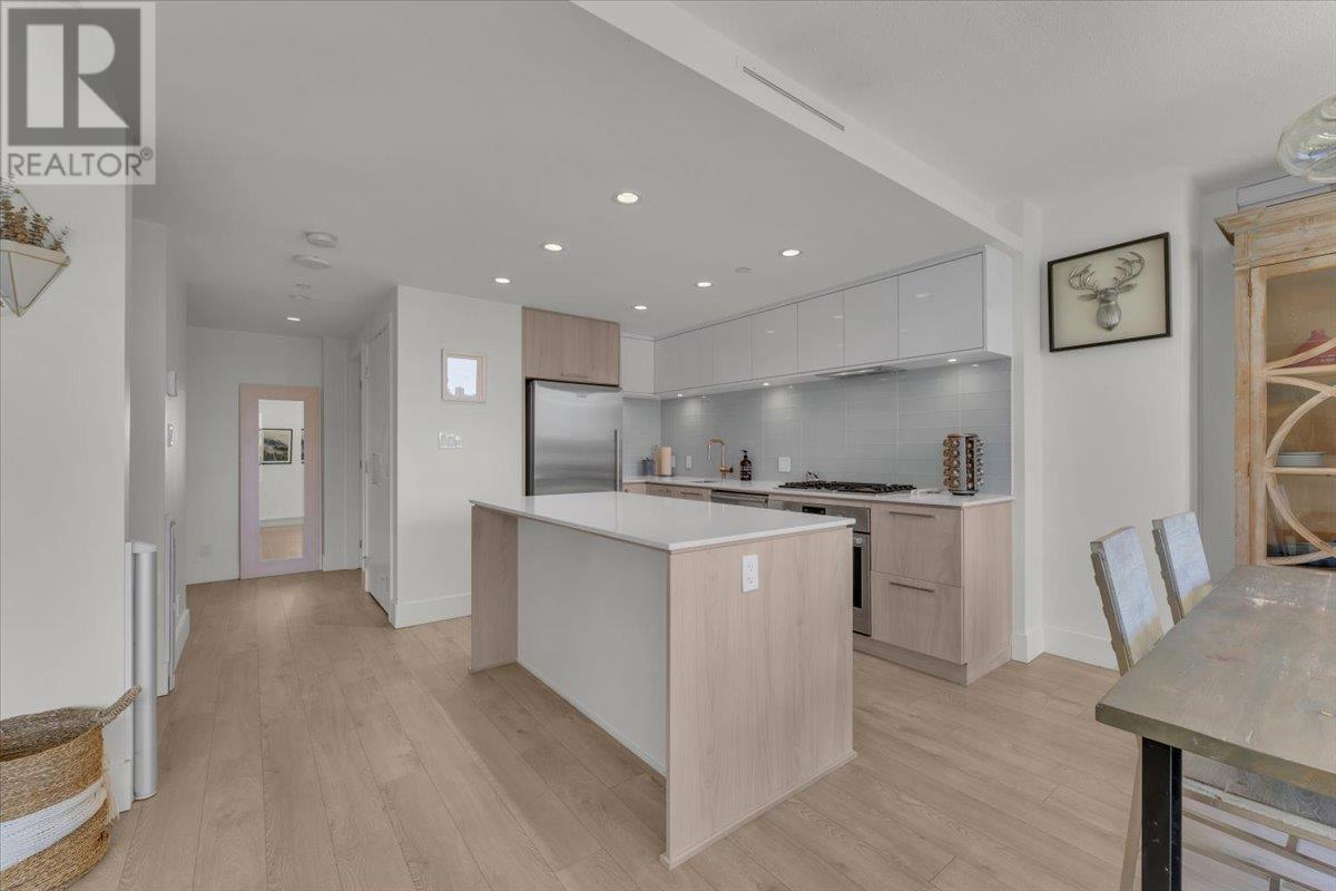 405 680 Seylynn Crescent, North Vancouver, British Columbia  V7J 2L6 - Photo 3 - R2823429