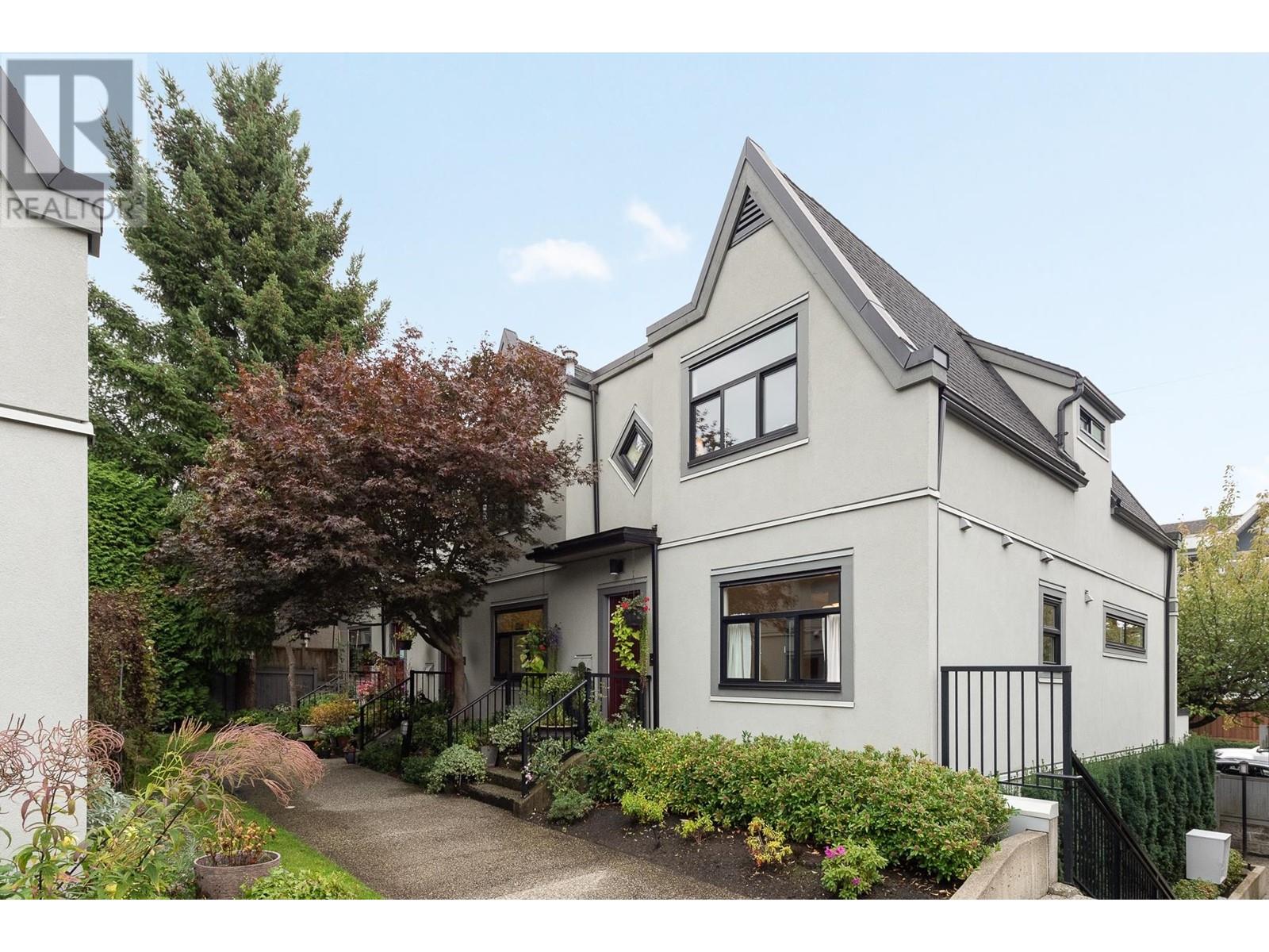 5 888 W 16th Street, North Vancouver, British Columbia  V7P 1R3 - Photo 1 - R2823474