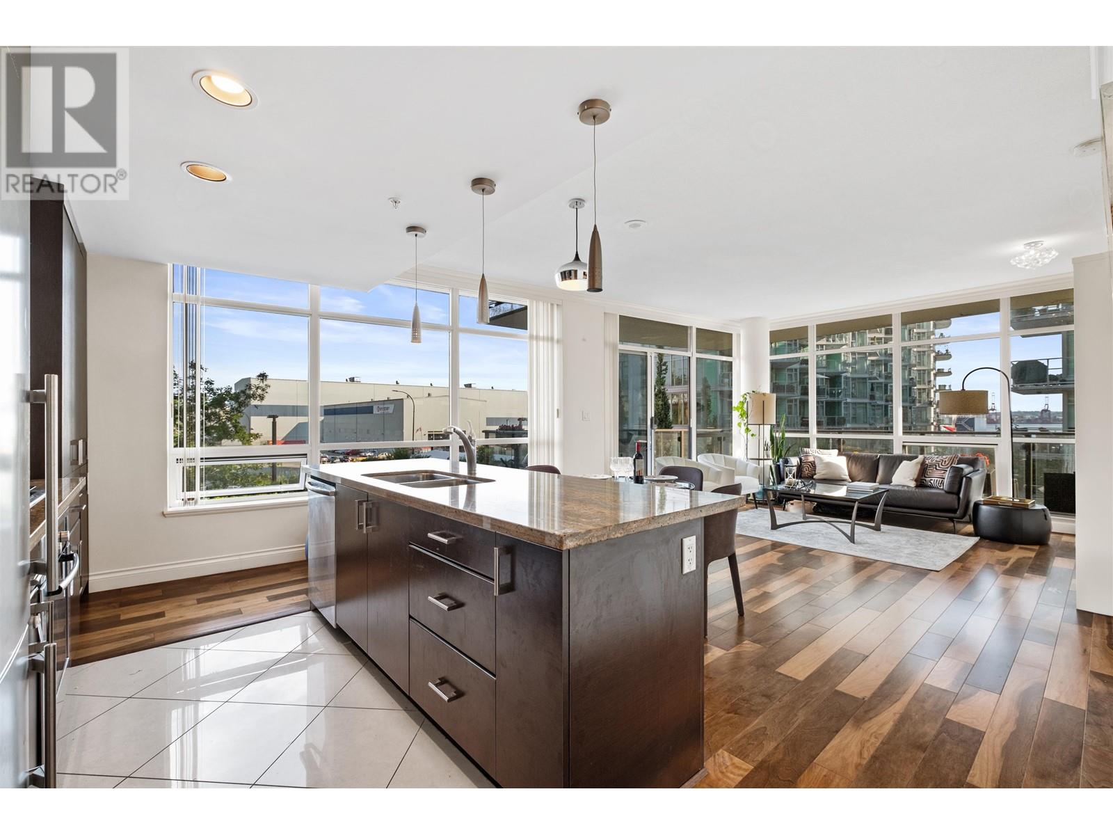 302 172 VICTORY SHIP WAY, north vancouver, British Columbia