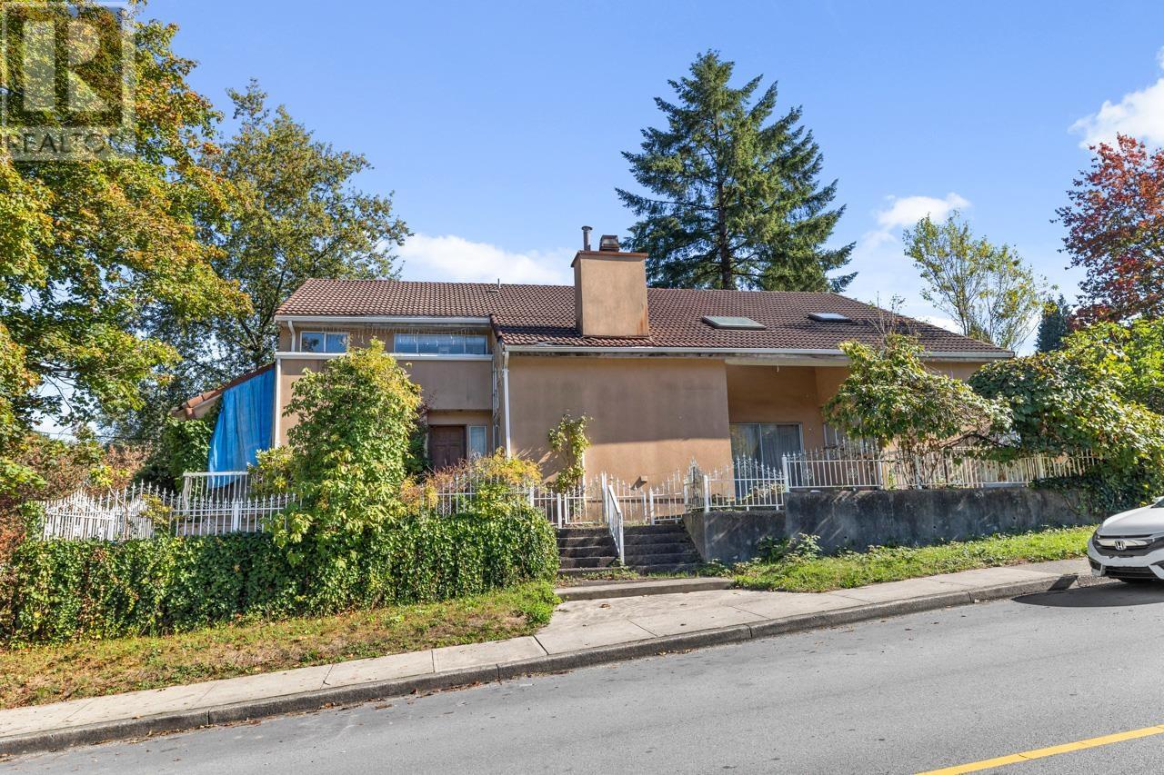 84 Douglas Street, Port Moody, British Columbia  V3H 4E3 - Photo 3 - C8054832