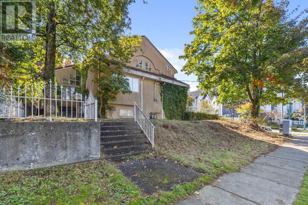84 Douglas Street, Port Moody, British Columbia  V3H 4E3 - Photo 4 - C8054832
