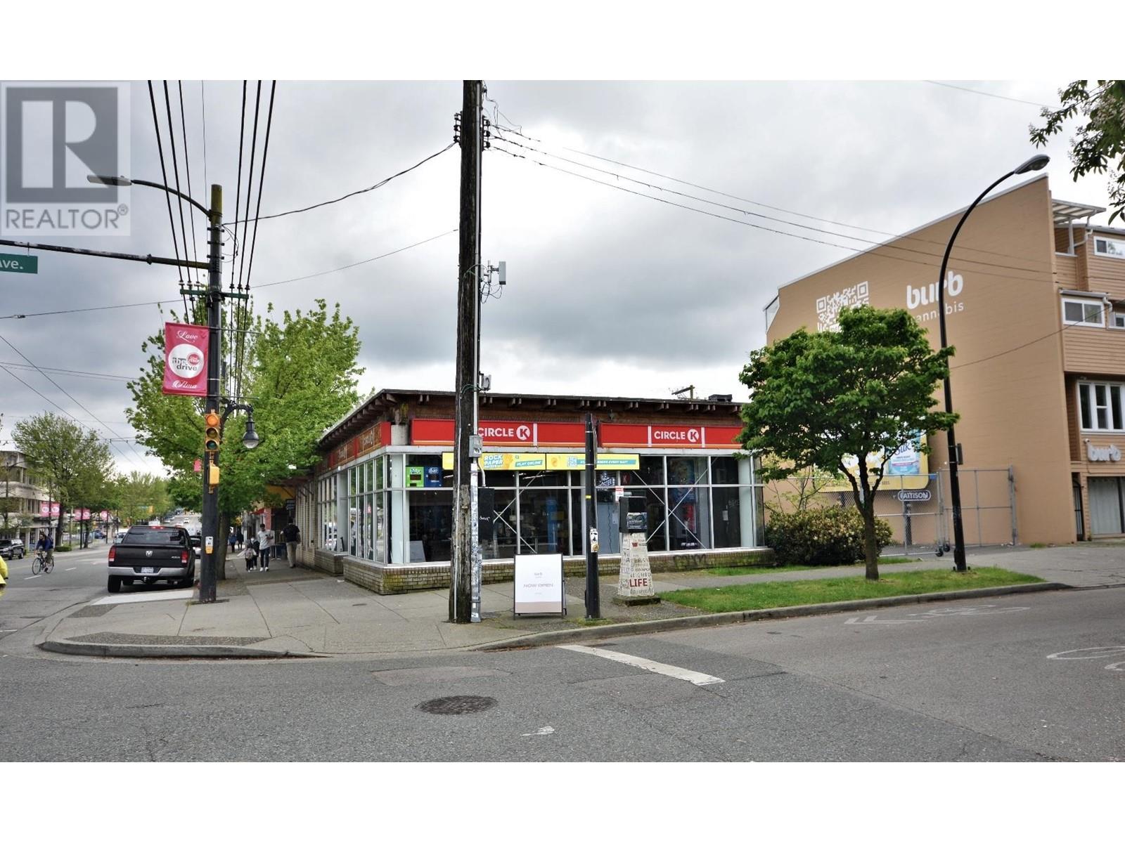 Listing Picture 3 of 4 : 2601 COMMERCIAL DRIVE, Vancouver / 溫哥華 - 魯藝地產 Yvonne Lu Group - MLS Medallion Club Member