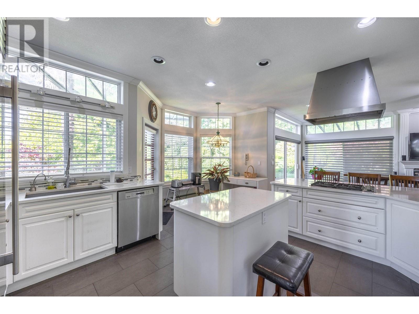 4683 Marine Drive, Burnaby, British Columbia  V5J 3G4 - Photo 9 - R2823454