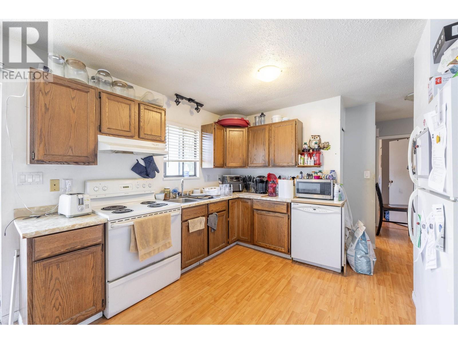 8272 17th Avenue, Burnaby, British Columbia  V3N 1M8 - Photo 12 - R2823506
