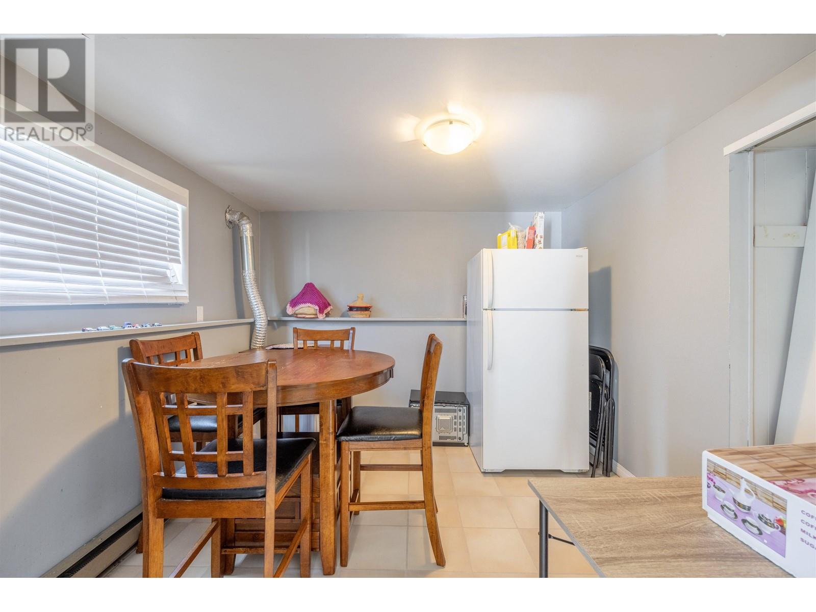 8272 17th Avenue, Burnaby, British Columbia  V3N 1M8 - Photo 15 - R2823506