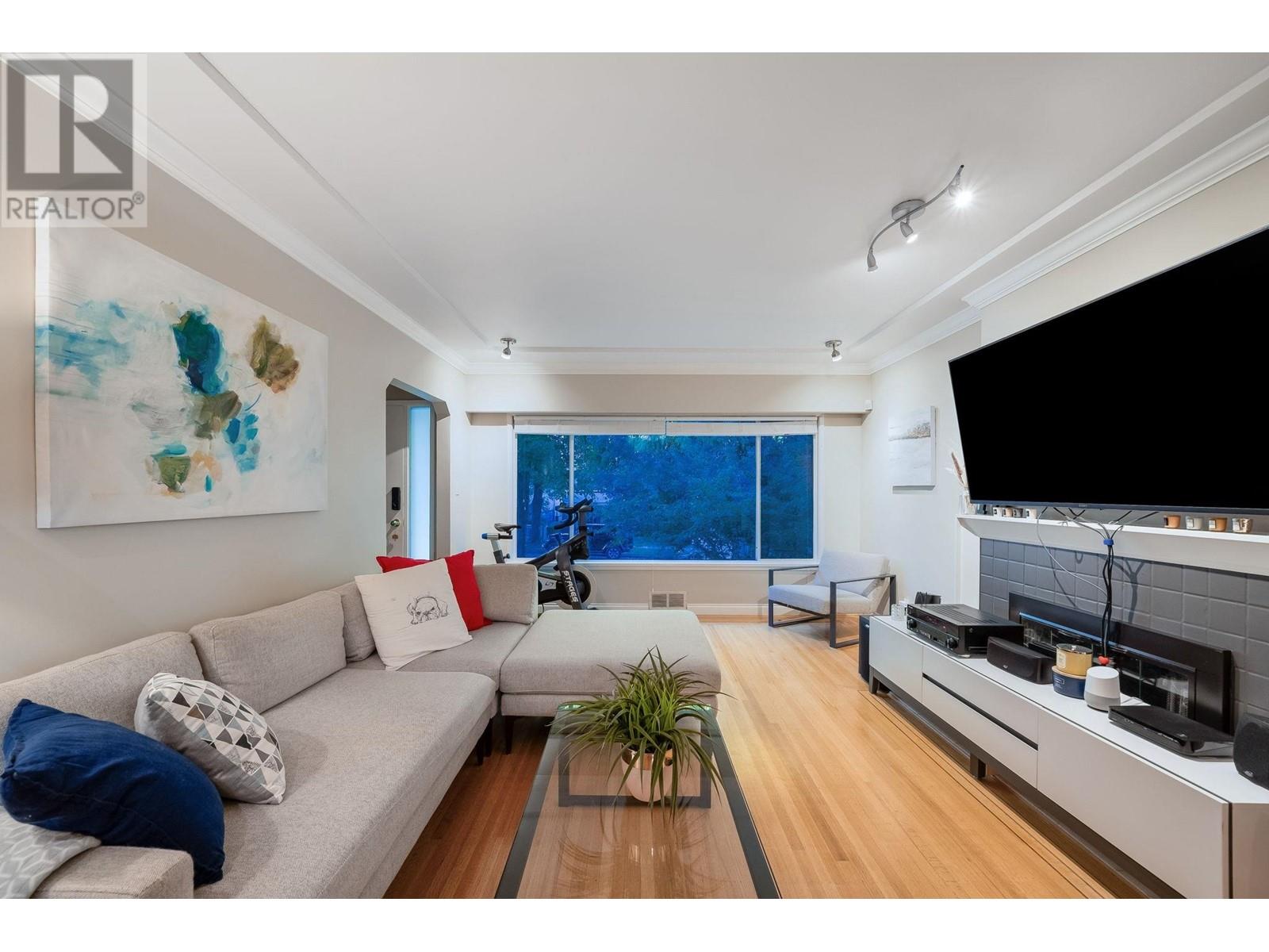 3682 E 27 Avenue, Vancouver, British Columbia  V5R 1R2 - Photo 4 - R2823525