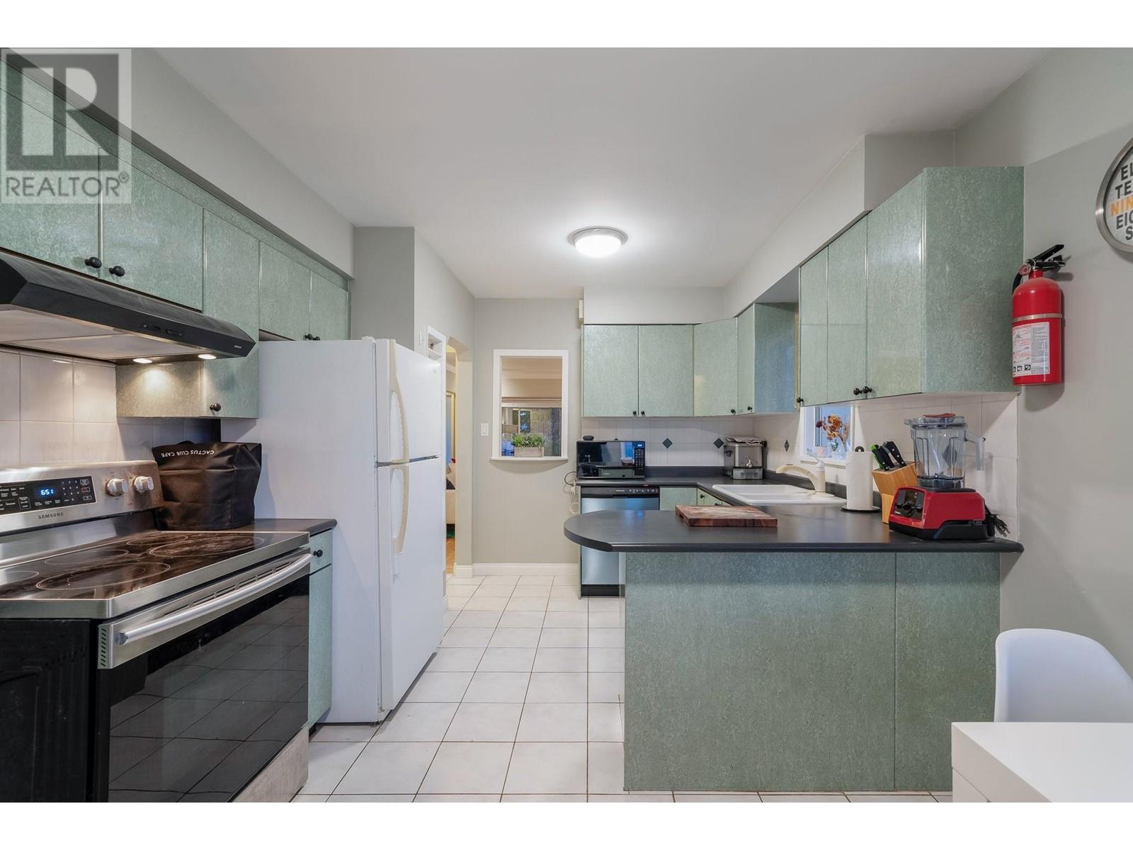 3682 E 27 Avenue, Vancouver, British Columbia  V5R 1R2 - Photo 7 - R2823525