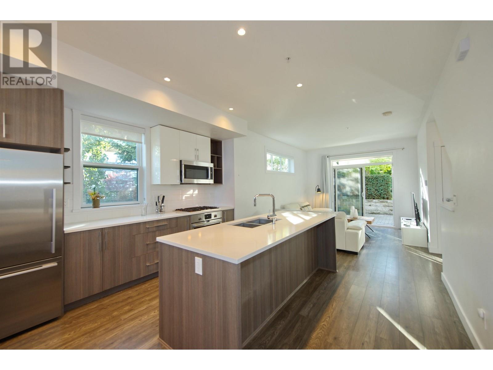 1 7039 Macpherson Avenue, Burnaby, British Columbia  V5J 4N4 - Photo 10 - R2823086