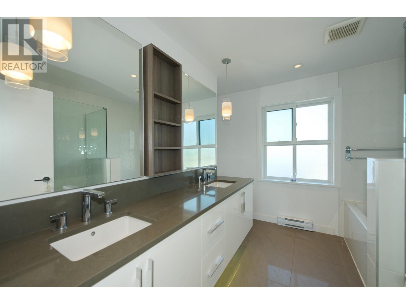 1 7039 Macpherson Avenue, Burnaby, British Columbia  V5J 4N4 - Photo 29 - R2823086