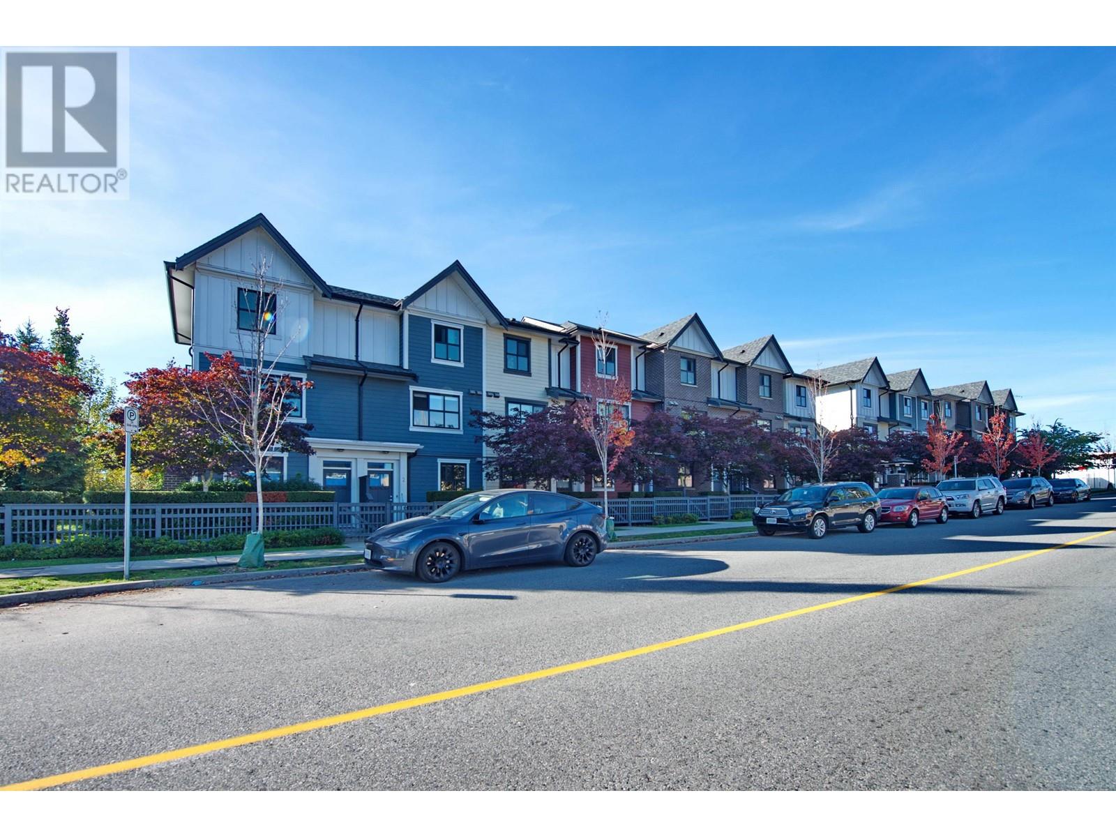 1 7039 Macpherson Avenue, Burnaby, British Columbia  V5J 4N4 - Photo 2 - R2823086