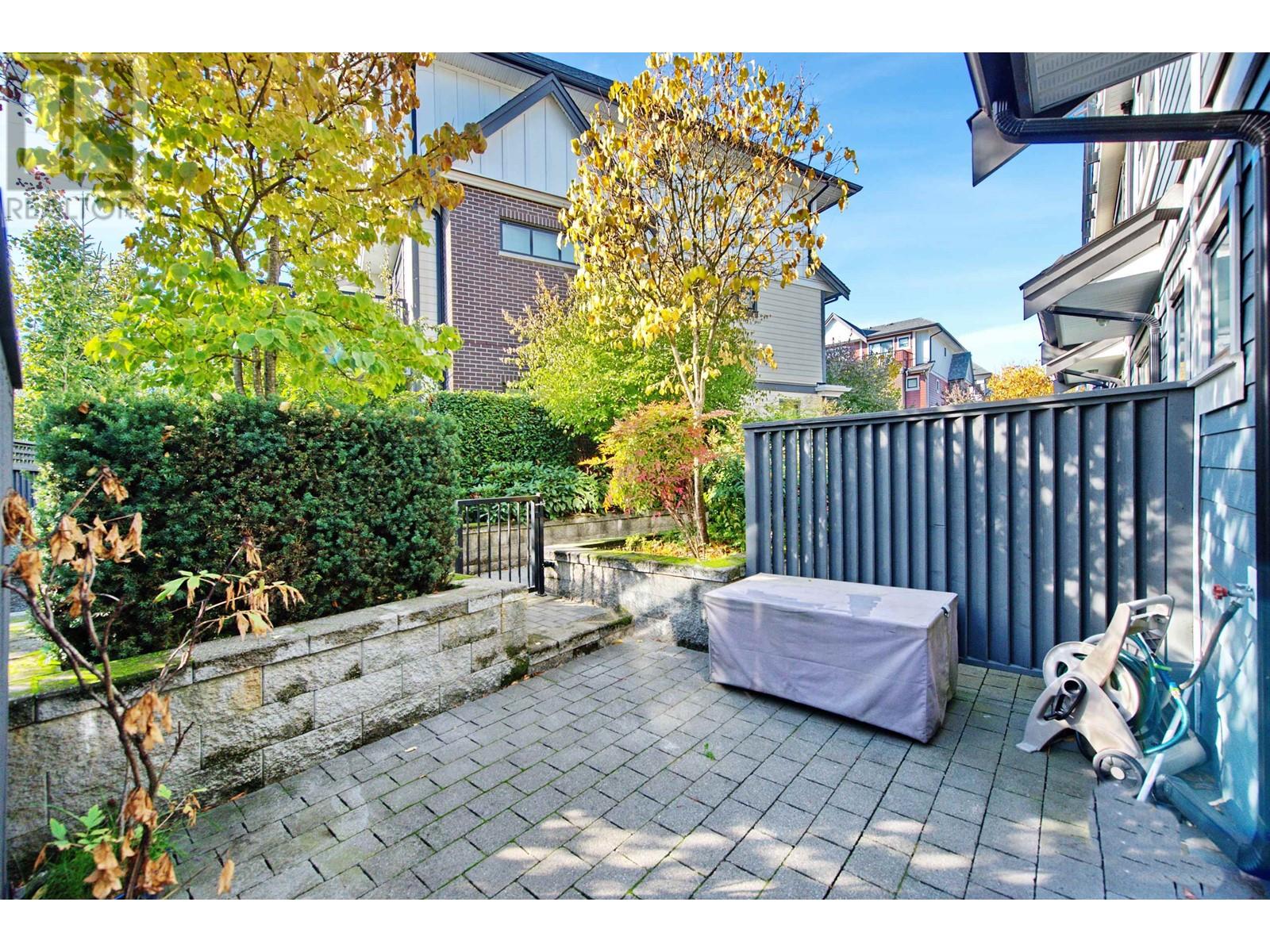 1 7039 Macpherson Avenue, Burnaby, British Columbia  V5J 4N4 - Photo 6 - R2823086