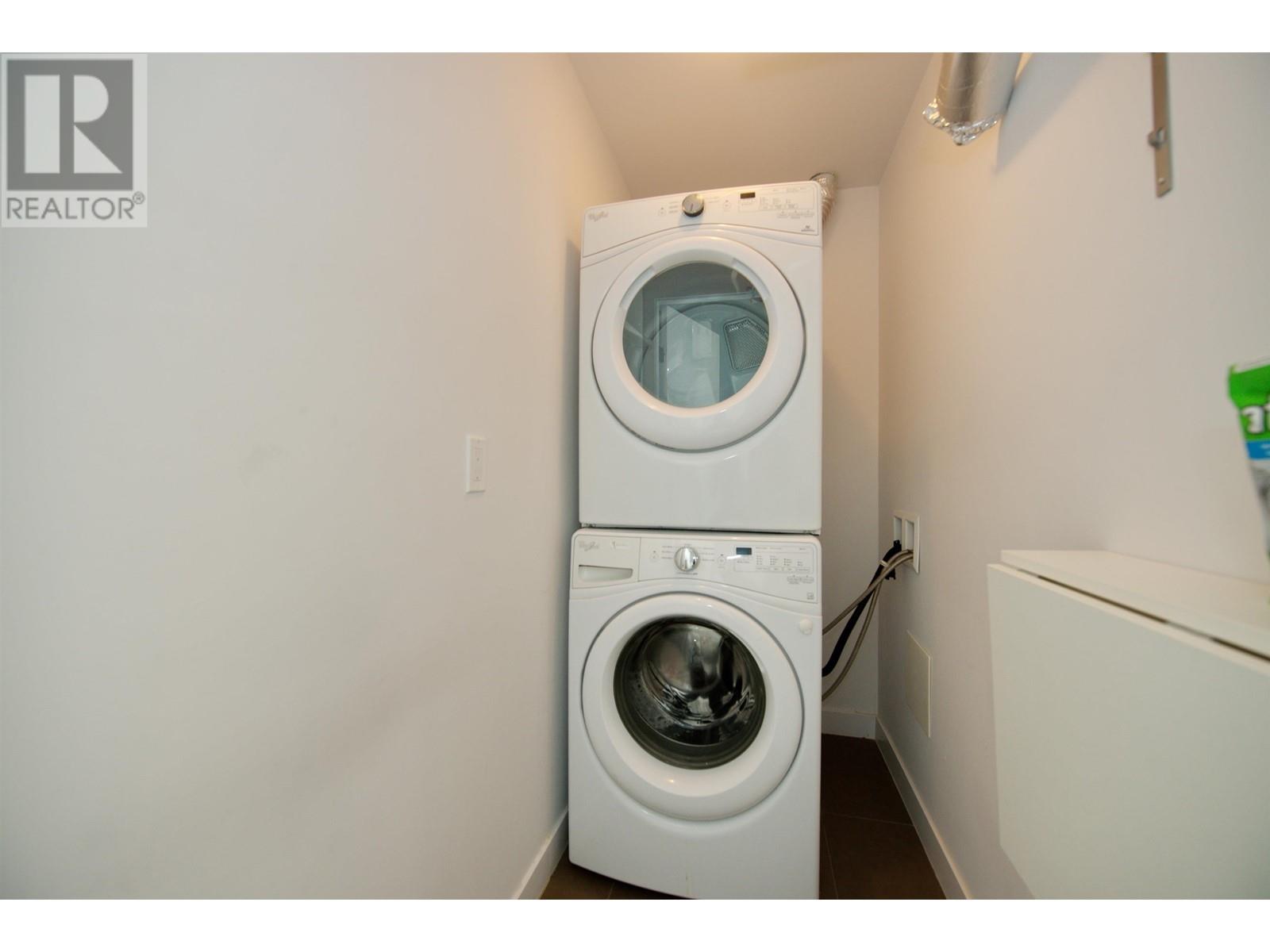 1 7039 Macpherson Avenue, Burnaby, British Columbia  V5J 4N4 - Photo 33 - R2823086