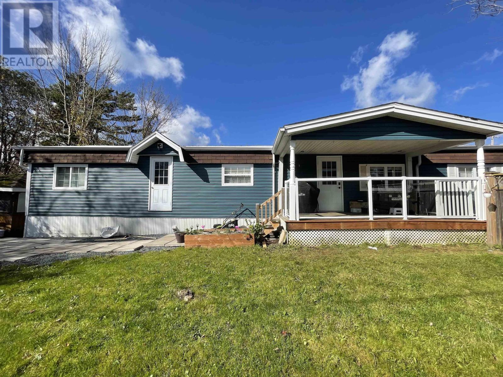 8 Manor Drive, Lower Sackville, Nova Scotia B4C 2P1 (26157940