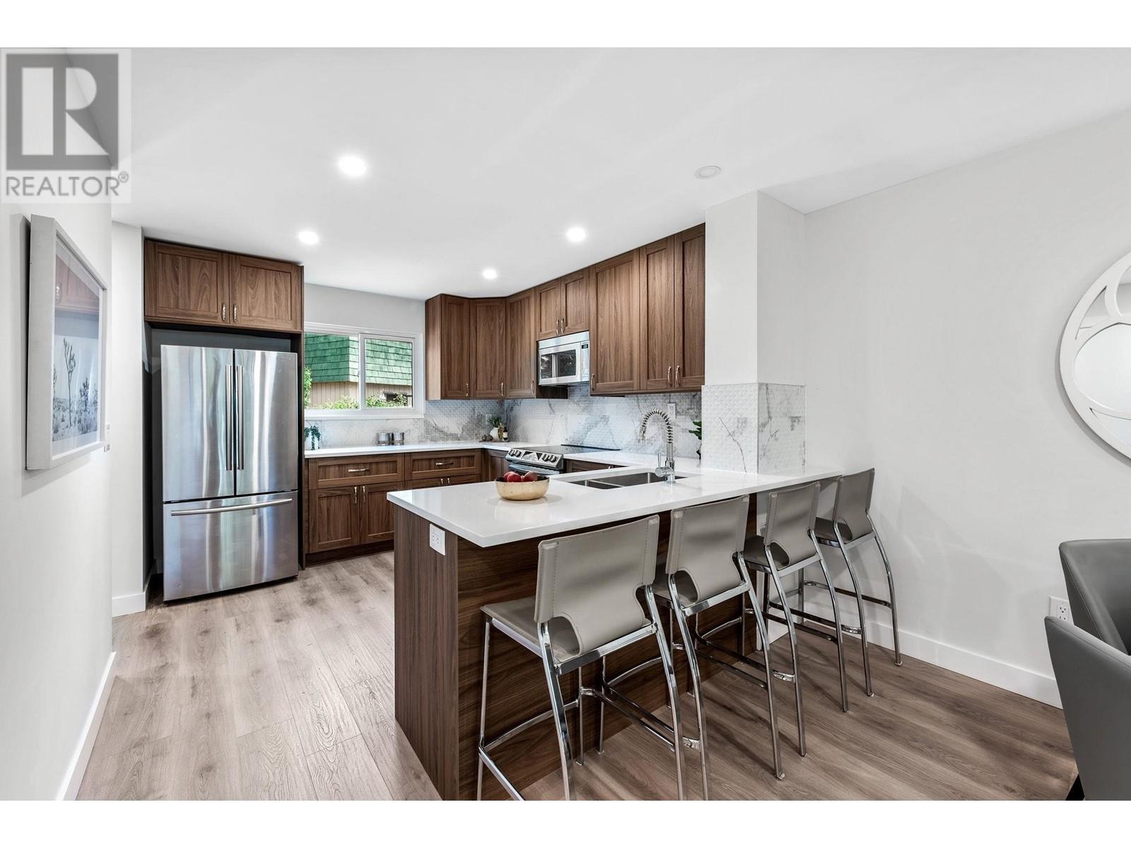 7454 13th Avenue, Burnaby, British Columbia  V3N 4K4 - Photo 14 - R2823555