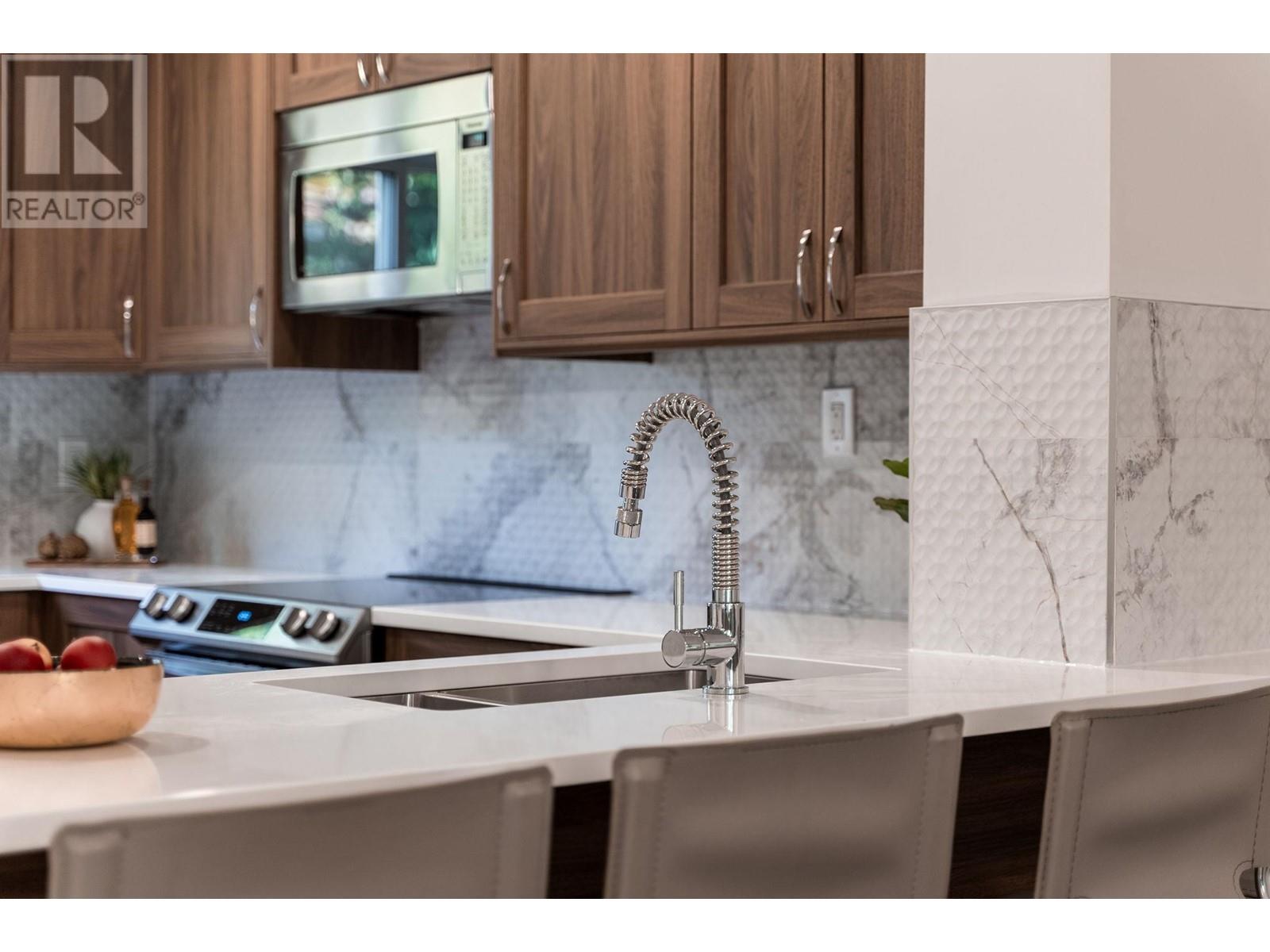 7454 13th Avenue, Burnaby, British Columbia  V3N 4K4 - Photo 15 - R2823555